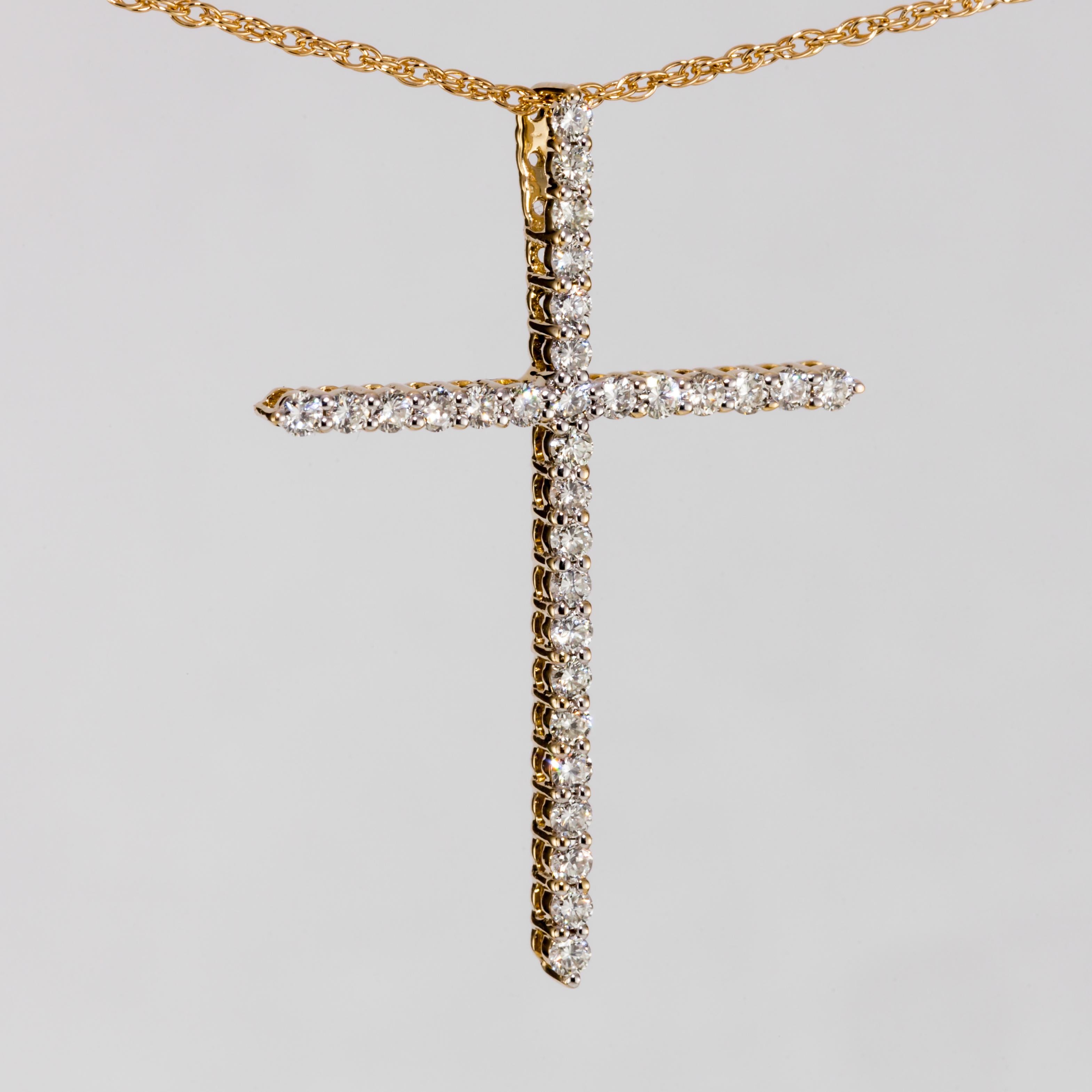 0.56 Carat Diamond Cross Pendant in Yellow Gold with Chain For Sale 5