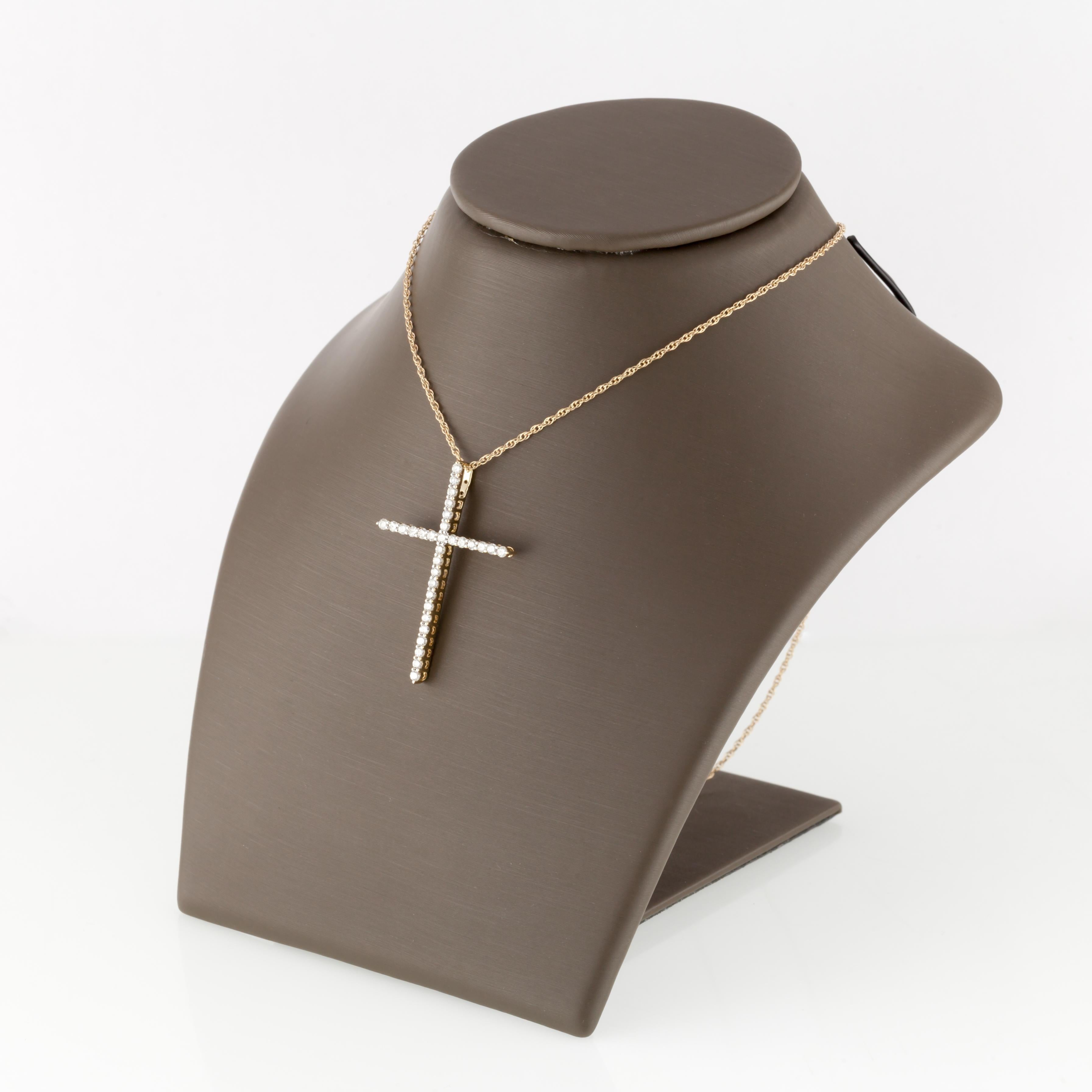 Round Cut 0.56 Carat Diamond Cross Pendant in Yellow Gold with Chain For Sale