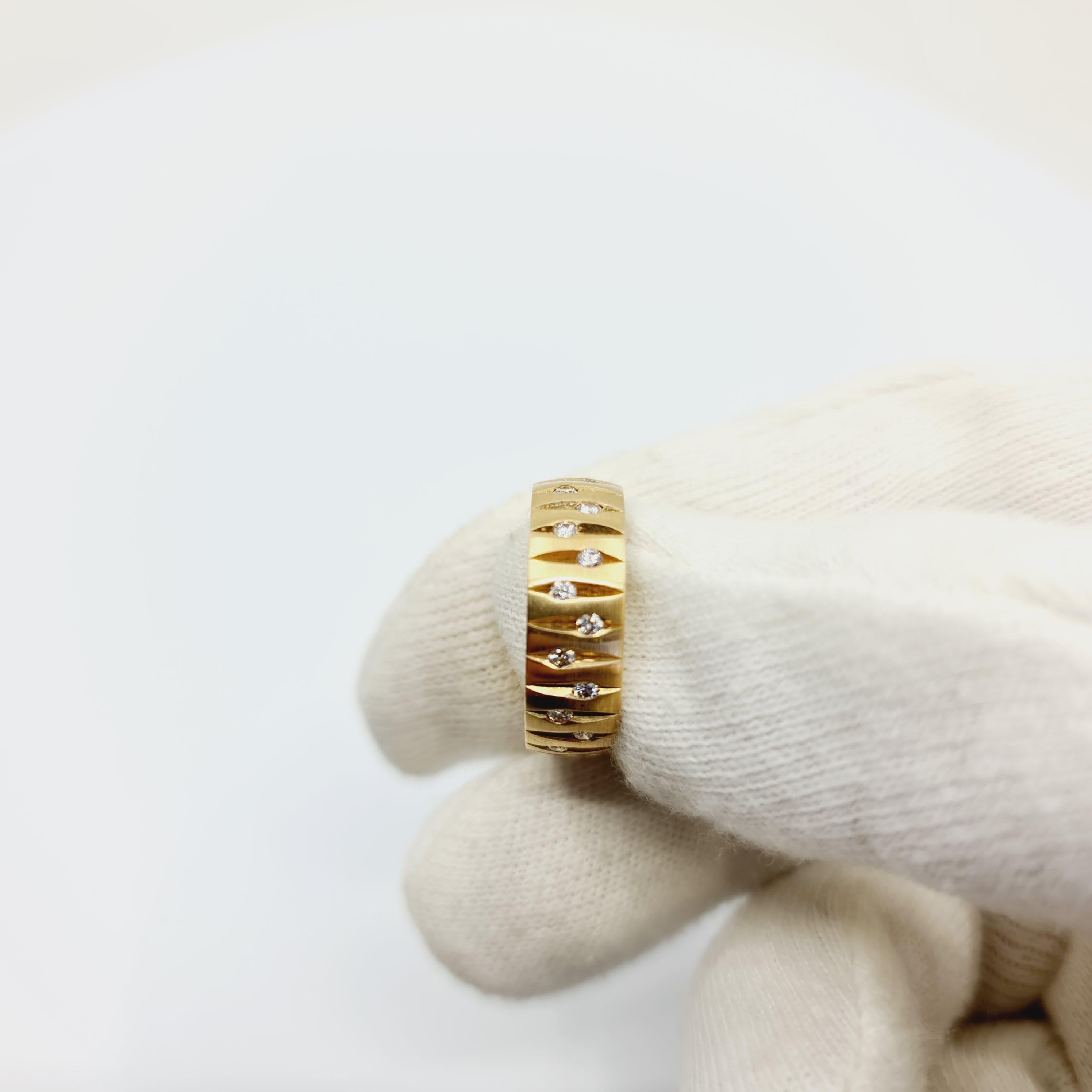 0.56 Carat Diamond Ring G/SI1 18k Gold, 28 Brilliant Cut Diamonds For Sale 6