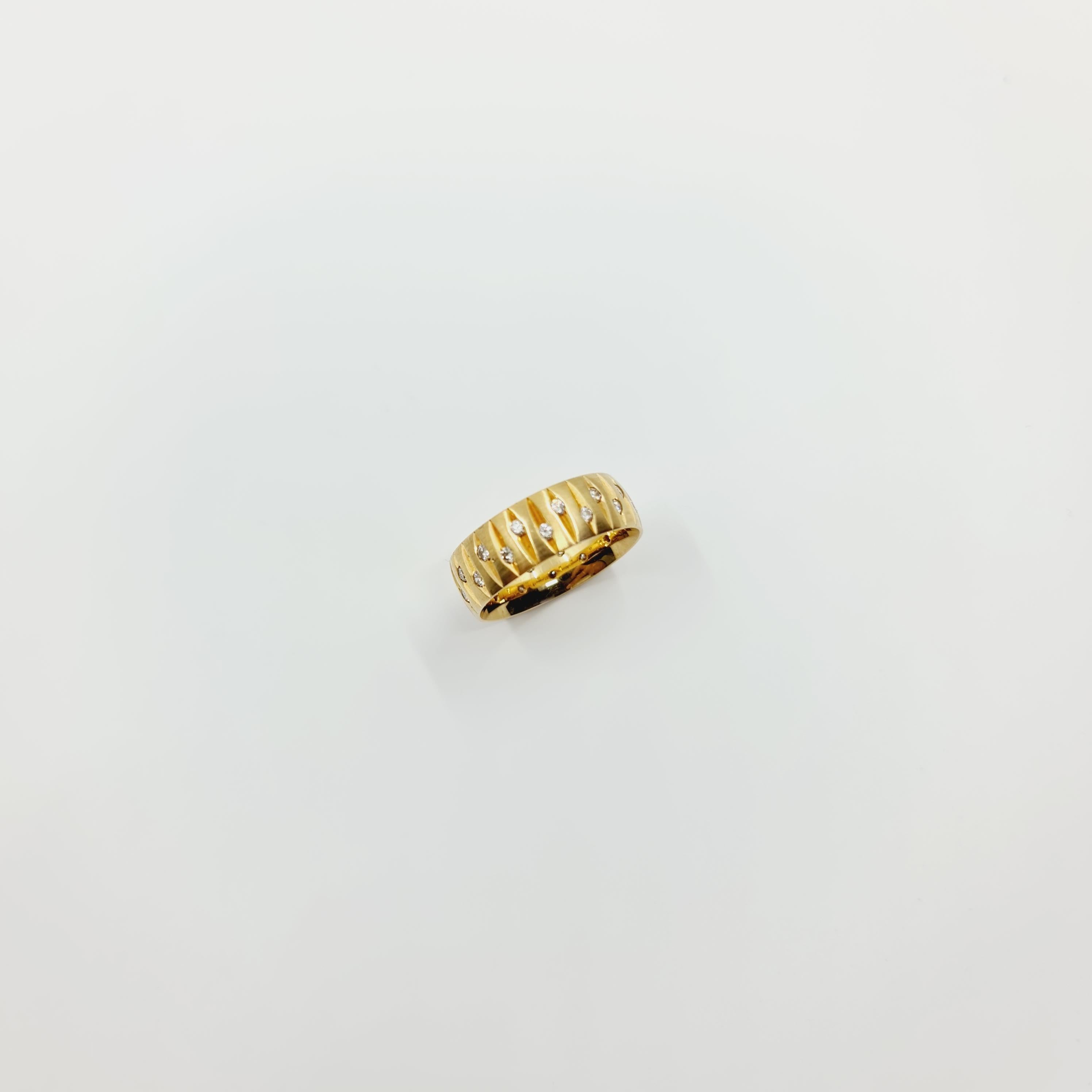 0.56 Carat Diamond Ring G/SI1 18k Gold, 28 Brilliant Cut Diamonds In New Condition For Sale In Darmstadt, DE