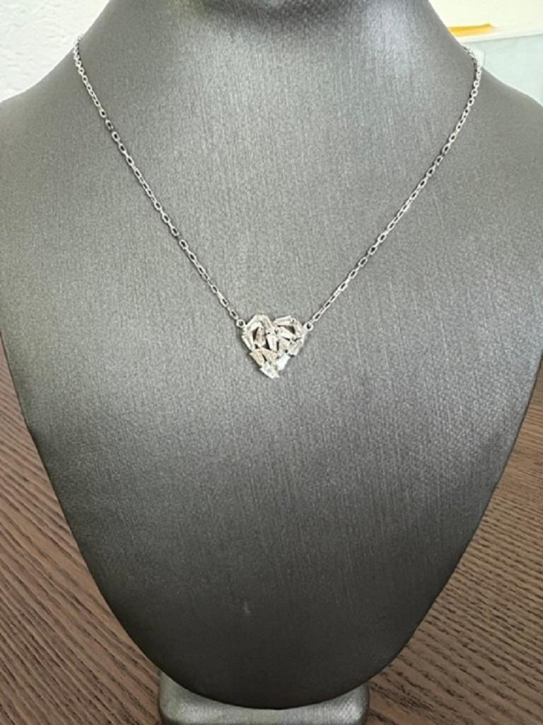 Collier à chaîne en or blanc avec diamant baguette naturel de 0,56 carat Pour femmes en vente