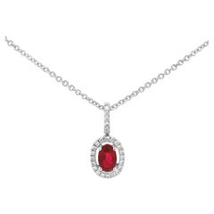 Roman Malakov Collar con Colgante Halo de Rubíes y Diamantes de Corte Ovalado de 0.56 Quilates