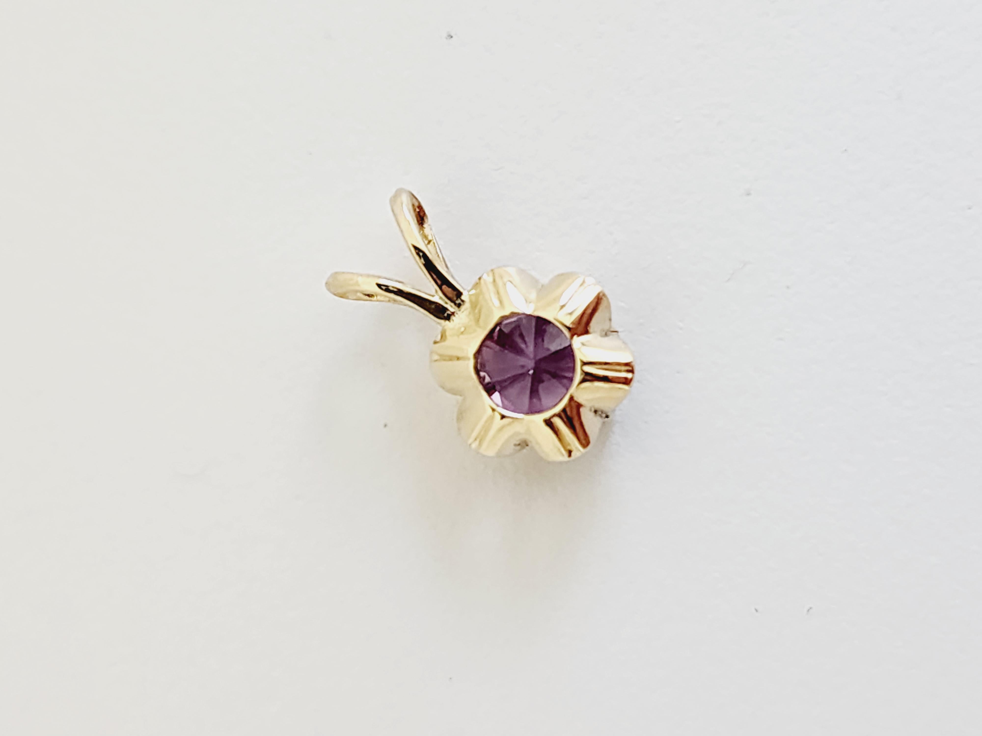 Round Cut 0.56 Carat Purple Sapphire Pendant 14 Karat Yellow Gold For Sale