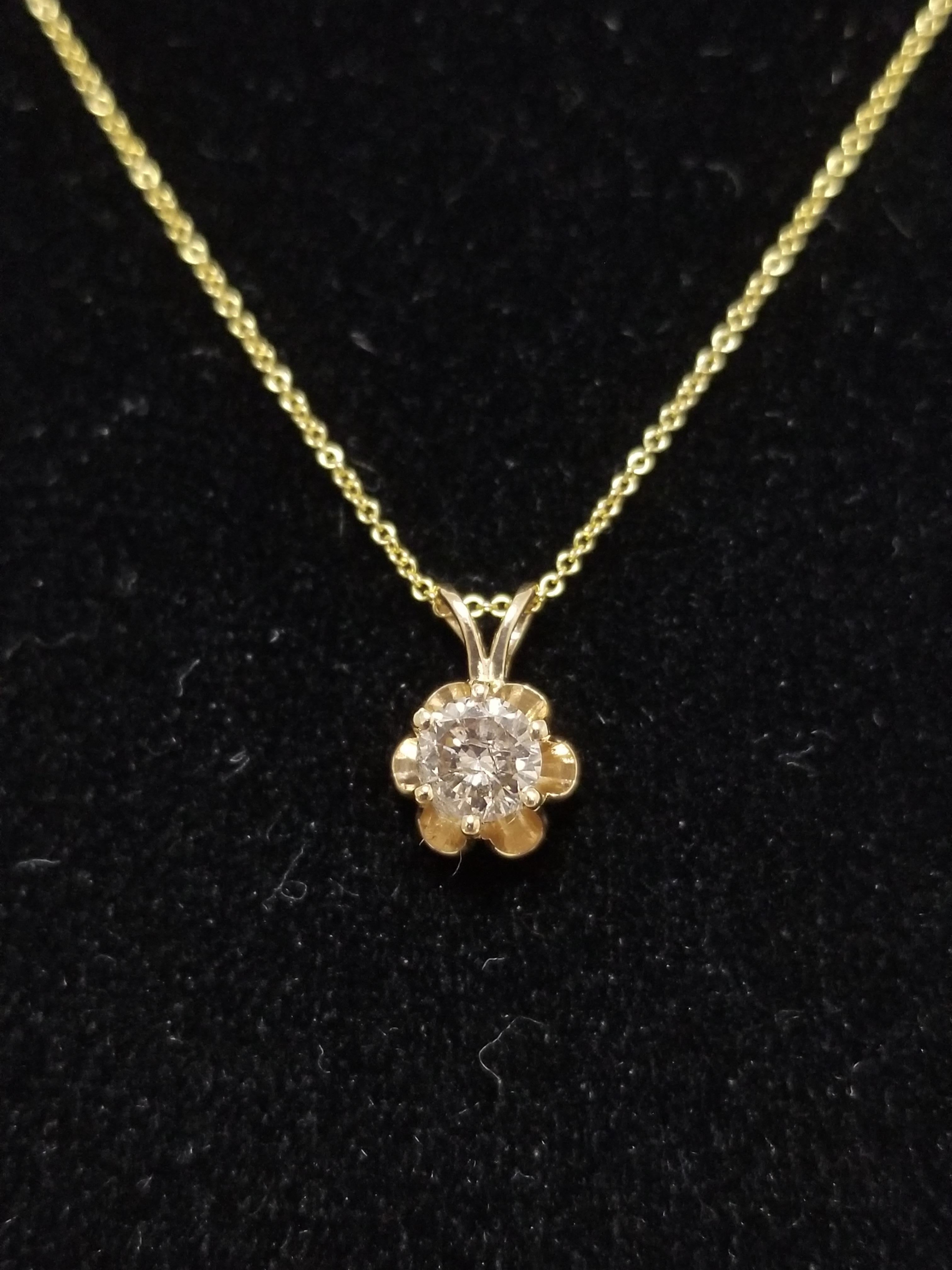 0,56 Karat runder Diamant Solitär Butterbecher-Anhänger 14 Karat Gelbgold (Rundschliff)
