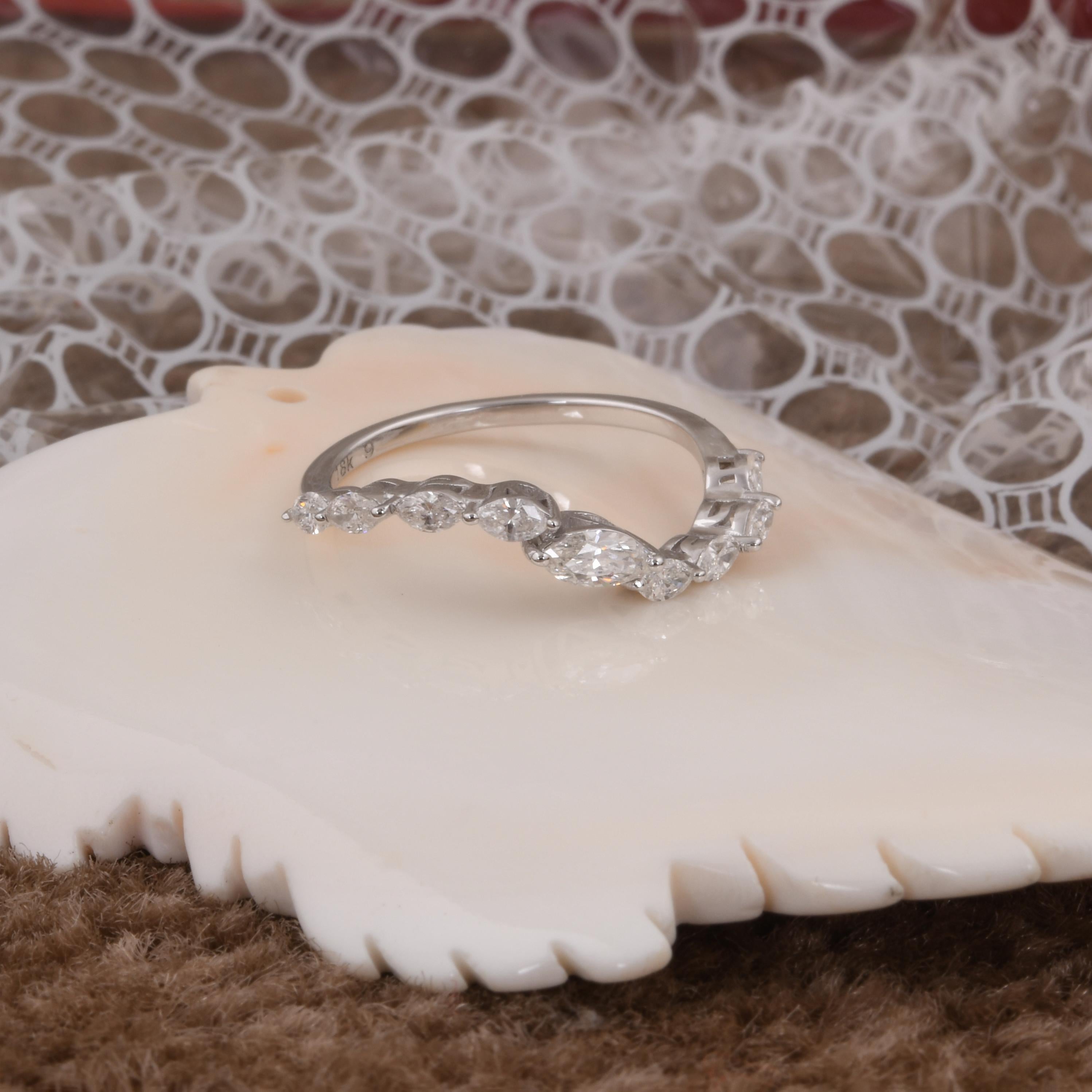 0,56 Karat SI Reinheit HI Farbe Marquise Diamant Wave Ring 14 Karat Weißgold im Zustand „Neu“ im Angebot in Diera, Dubai