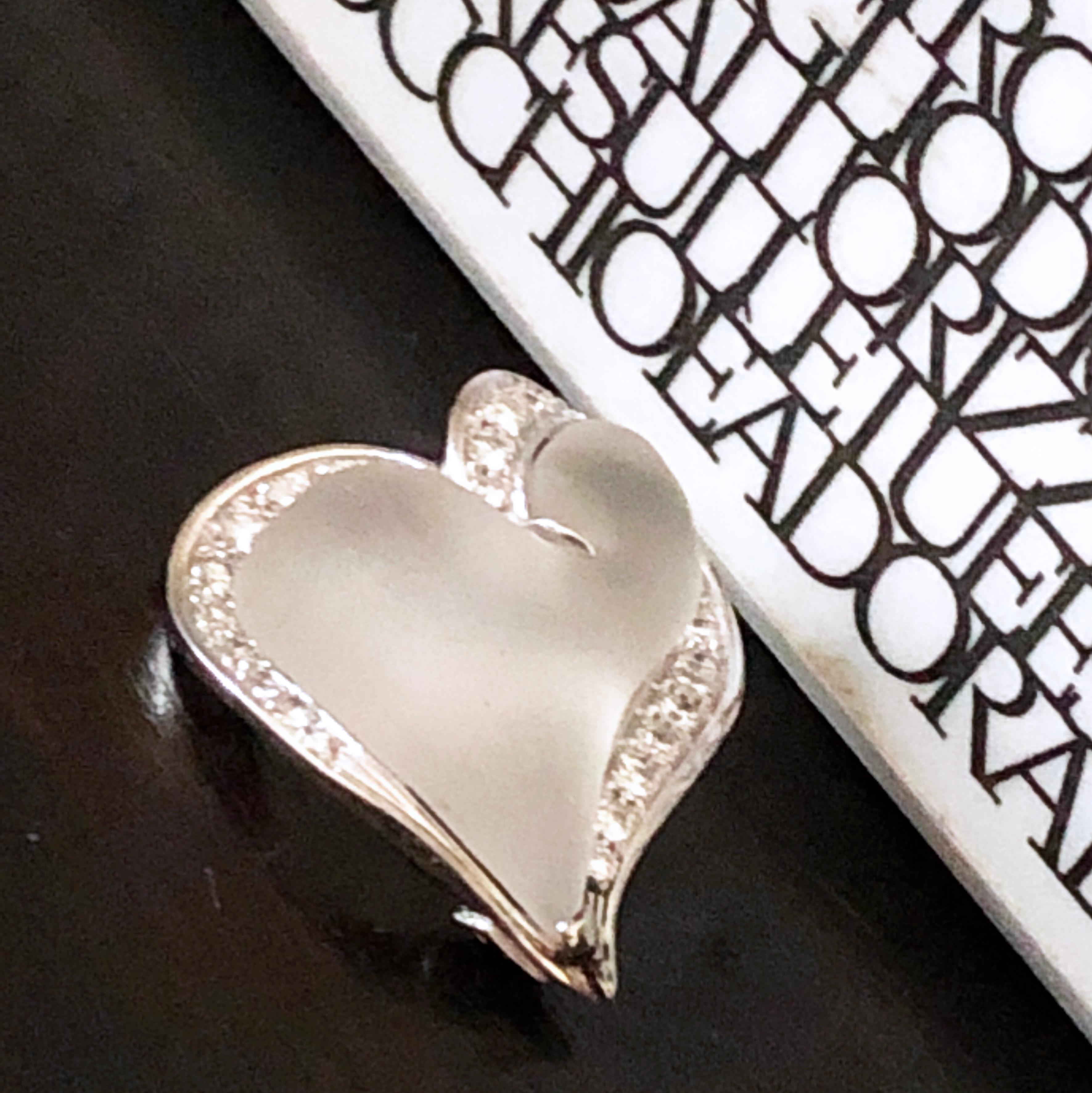 Berca 0.56 Karat White Diamond Hand Inlaid Rock Crystal Platinum Heart Pendant In New Condition For Sale In Valenza, IT