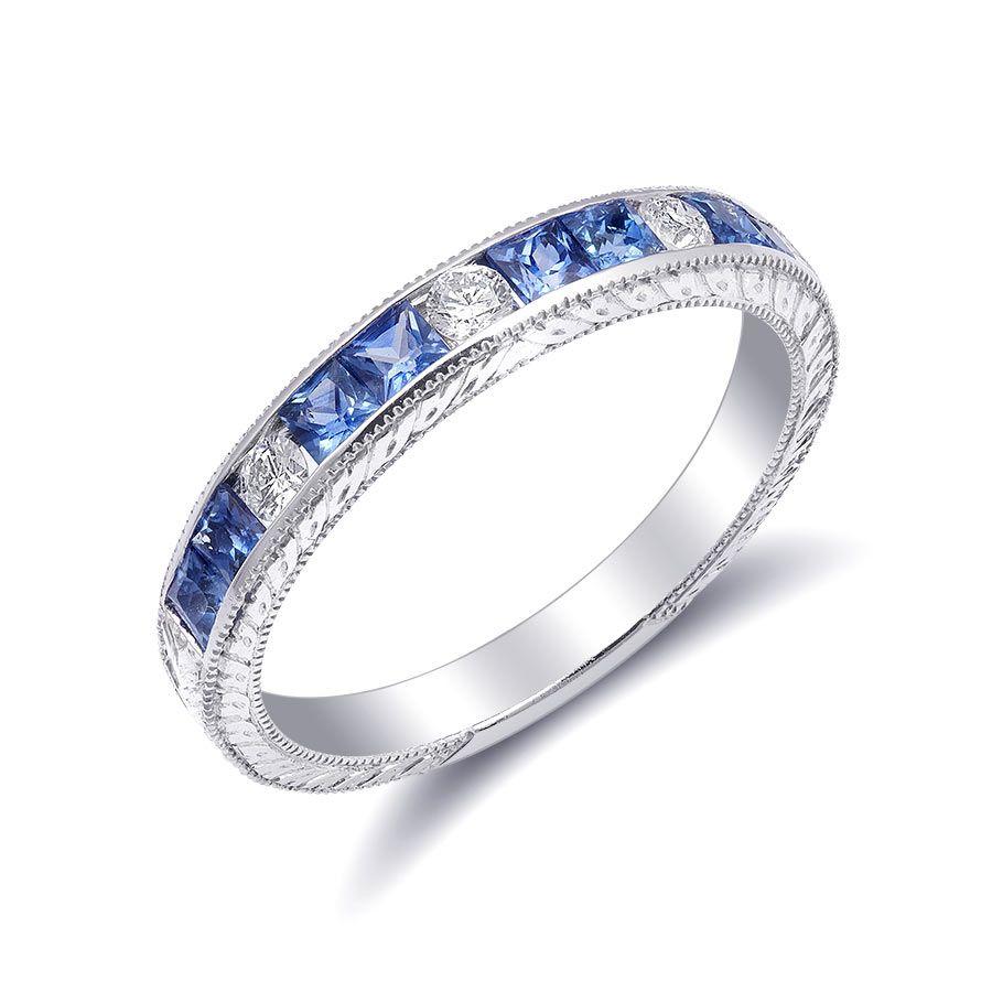 0.56 Carats Blue Sapphires Diamonds set in 18K White Gold Ring In New Condition For Sale In Los Angeles, CA