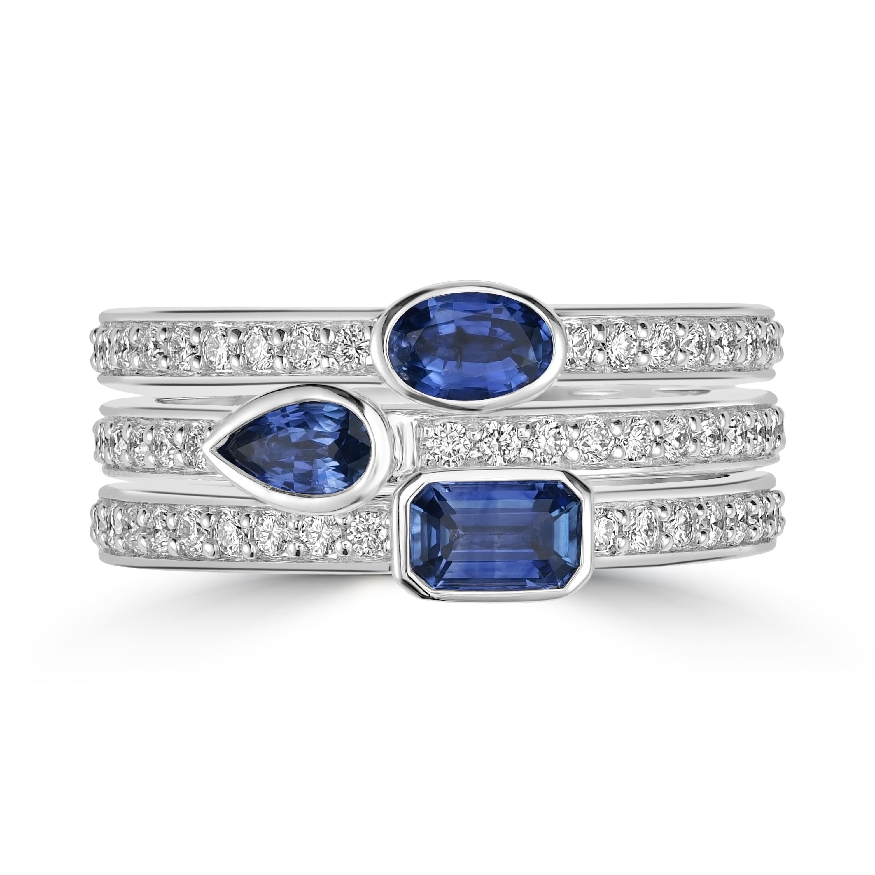 0.56 Carats Oval Sapphire Solitaire Bezel Ring with Diamonds In New Condition For Sale In New York, NY