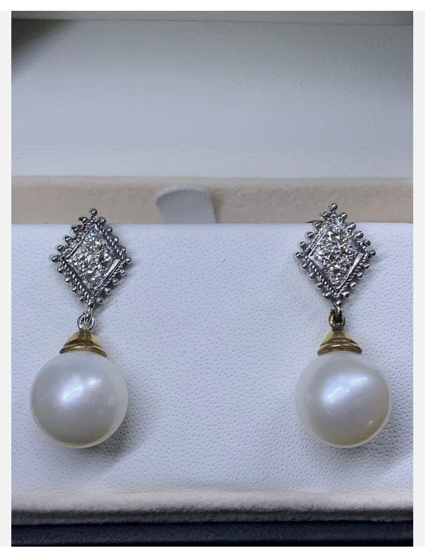 0.56ct Diamond chunky drop dangle earrings Or jaune 18ct
Rehaussez votre style avec ces superbes boucles d'oreilles pendantes en diamant de 0,56ct. Réalisées en or jaune 18ct, ces boucles d'oreilles présentent une magnifique perle des mers du Sud de