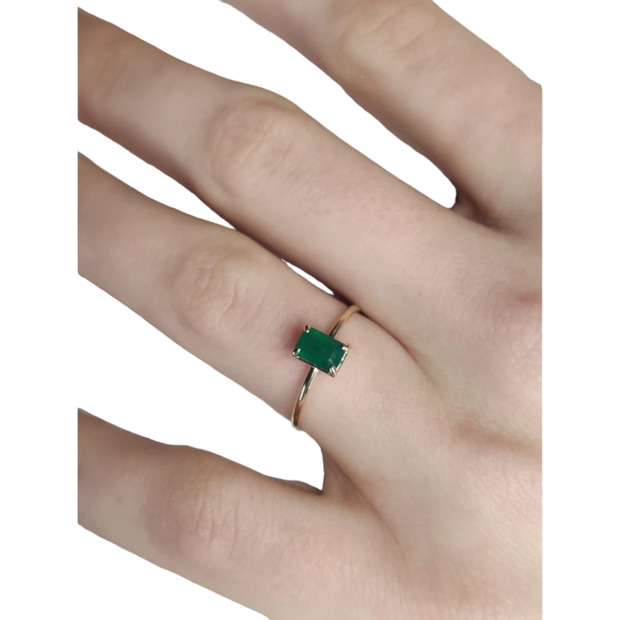0.56ct natural Emerald Solitaire Ring 18K Yellow Gold Stackable  gift Design For Sale 6