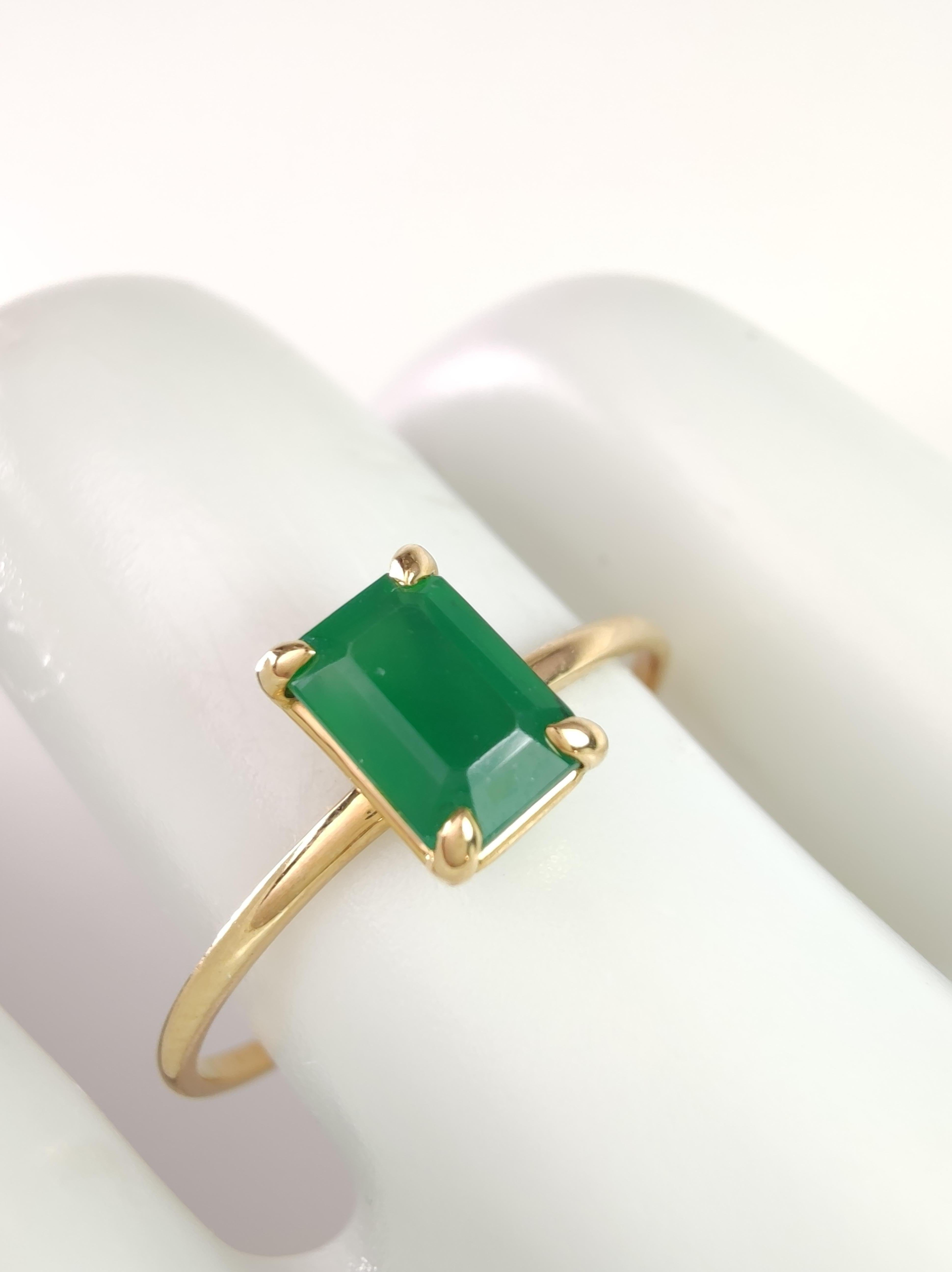 Women's 0.56ct natural Emerald Solitaire Ring 18K Yellow Gold Stackable  gift Design For Sale
