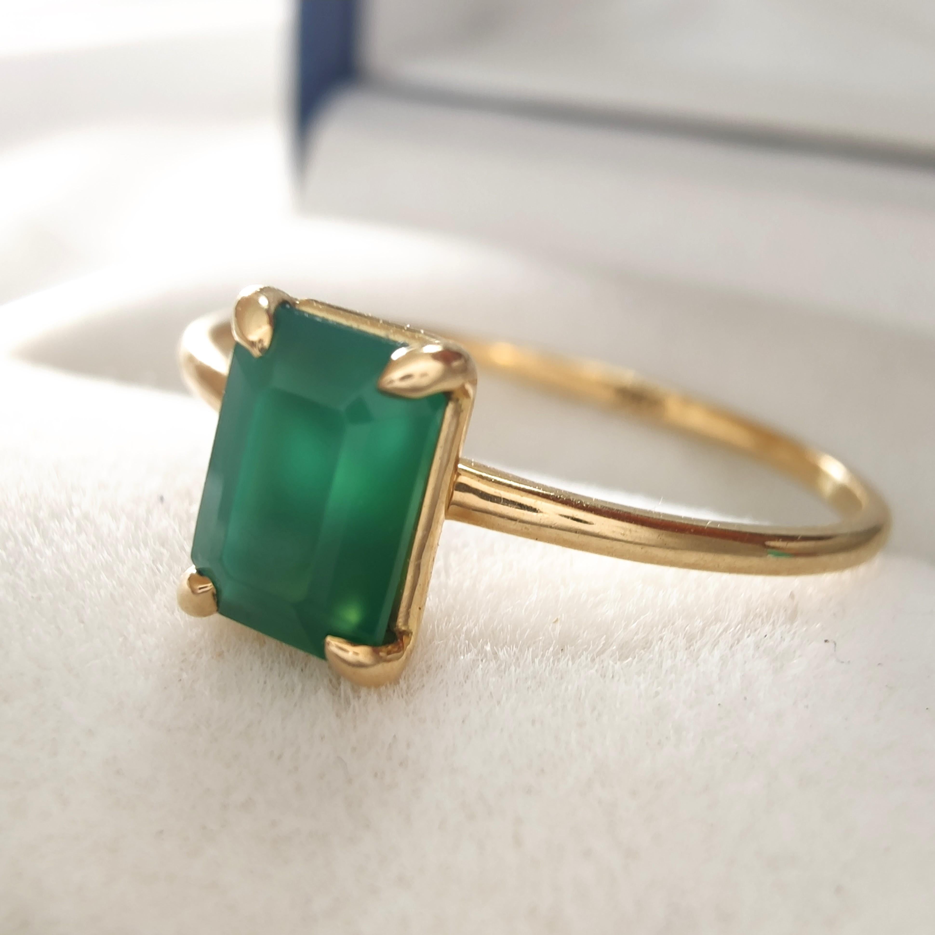 0.56ct natural Emerald Solitaire Ring 18K Yellow Gold Stackable  gift Design For Sale 3