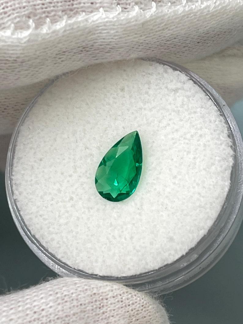 0,57 Carati 9x5 Smeraldo colombiano verde ricco - Gemma di maggio con taglio a pera In condizioni Nuovo in vendita a Jupiter, FL