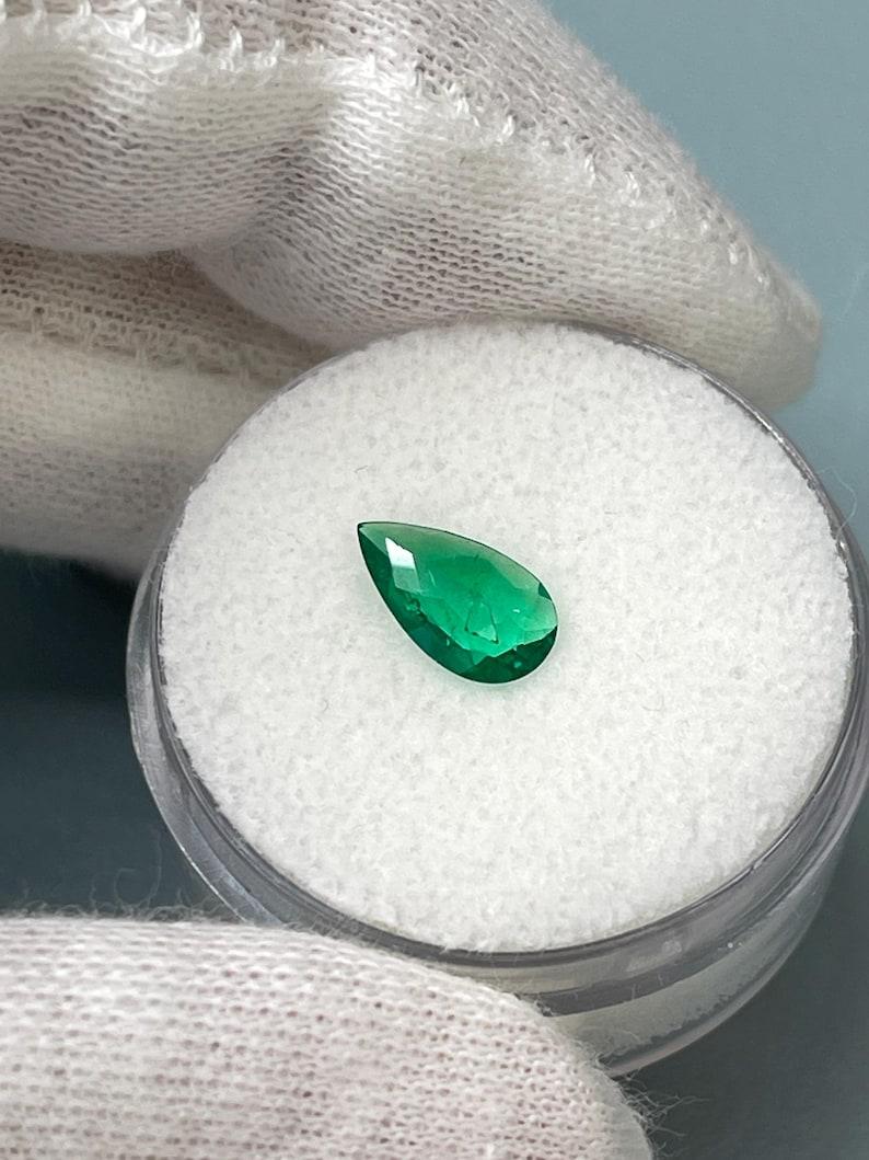 Donna 0,57 Carati 9x5 Smeraldo colombiano verde ricco - Gemma di maggio con taglio a pera in vendita