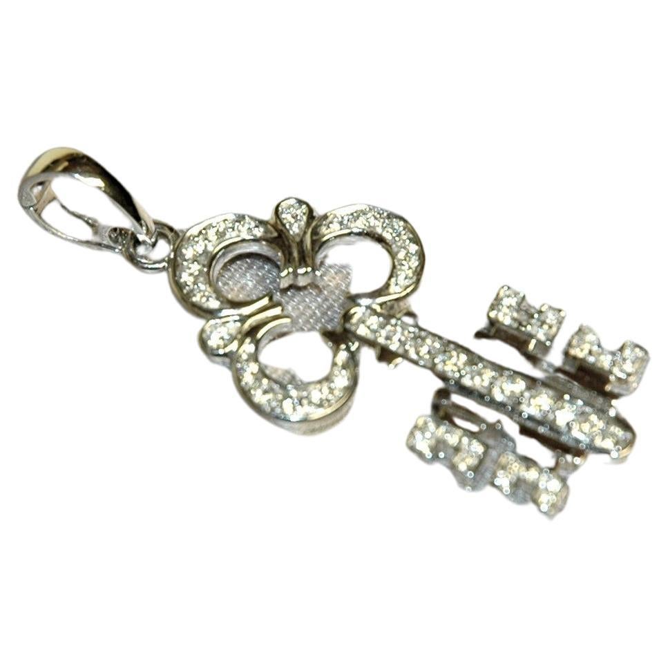 Pendant in white gold and diamonds (0.57 carat) in the shape of a key.