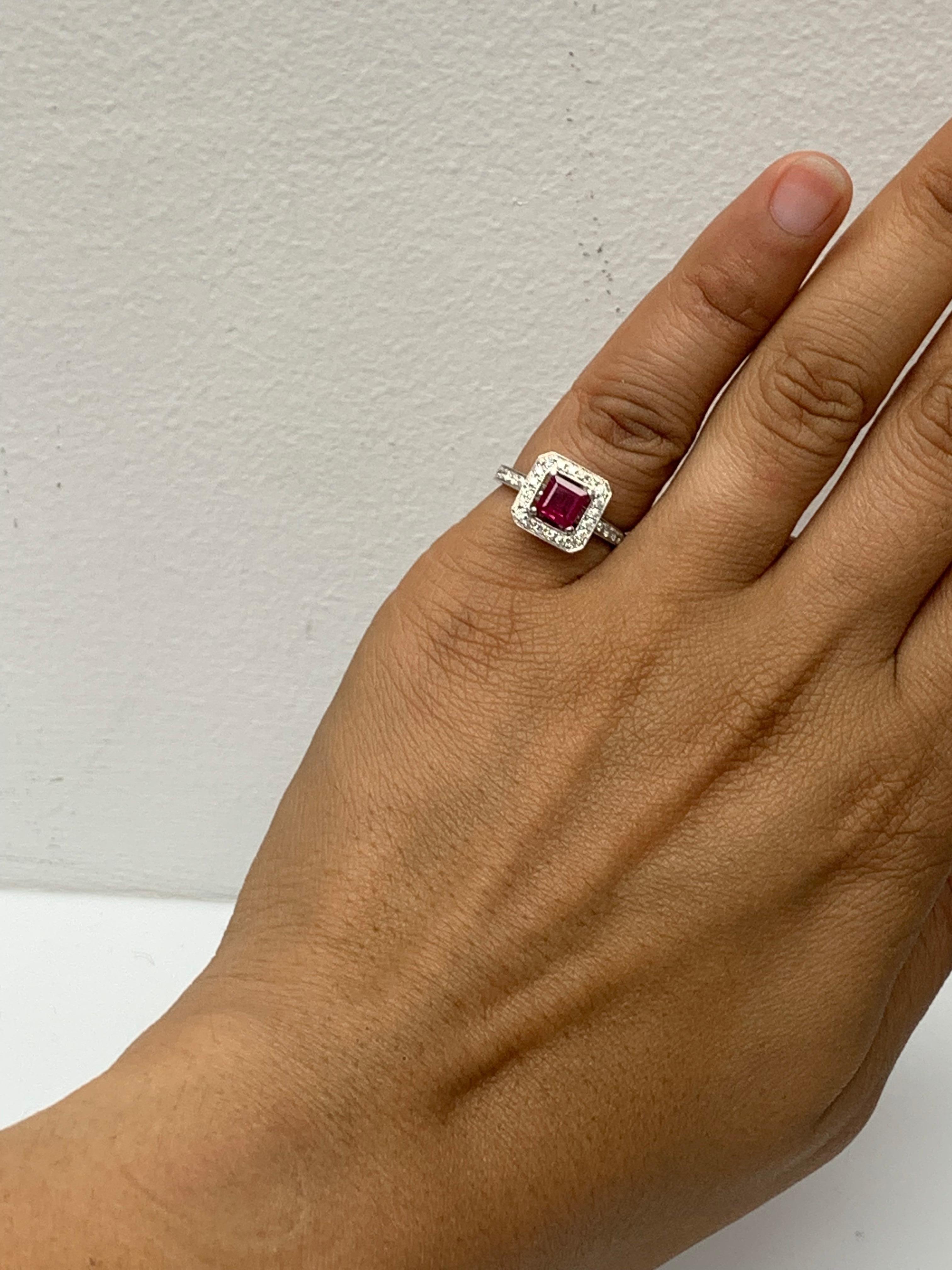 Bague de fiançailles en or blanc 18k avec rubis et diamants de 0,57 carat taille émeraude en vente 6