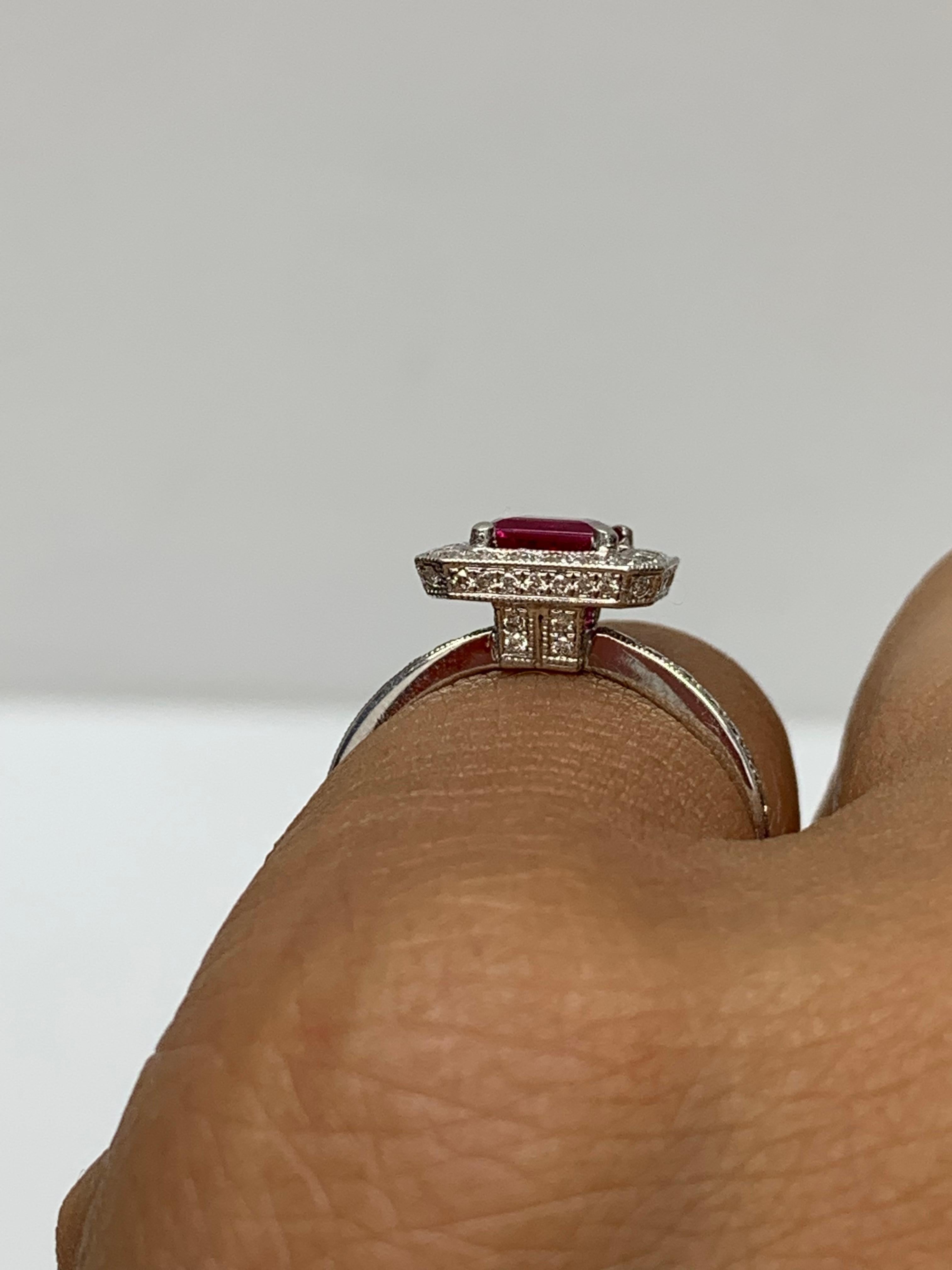 Bague de fiançailles en or blanc 18k avec rubis et diamants de 0,57 carat taille émeraude Neuf - En vente à NEW YORK, NY