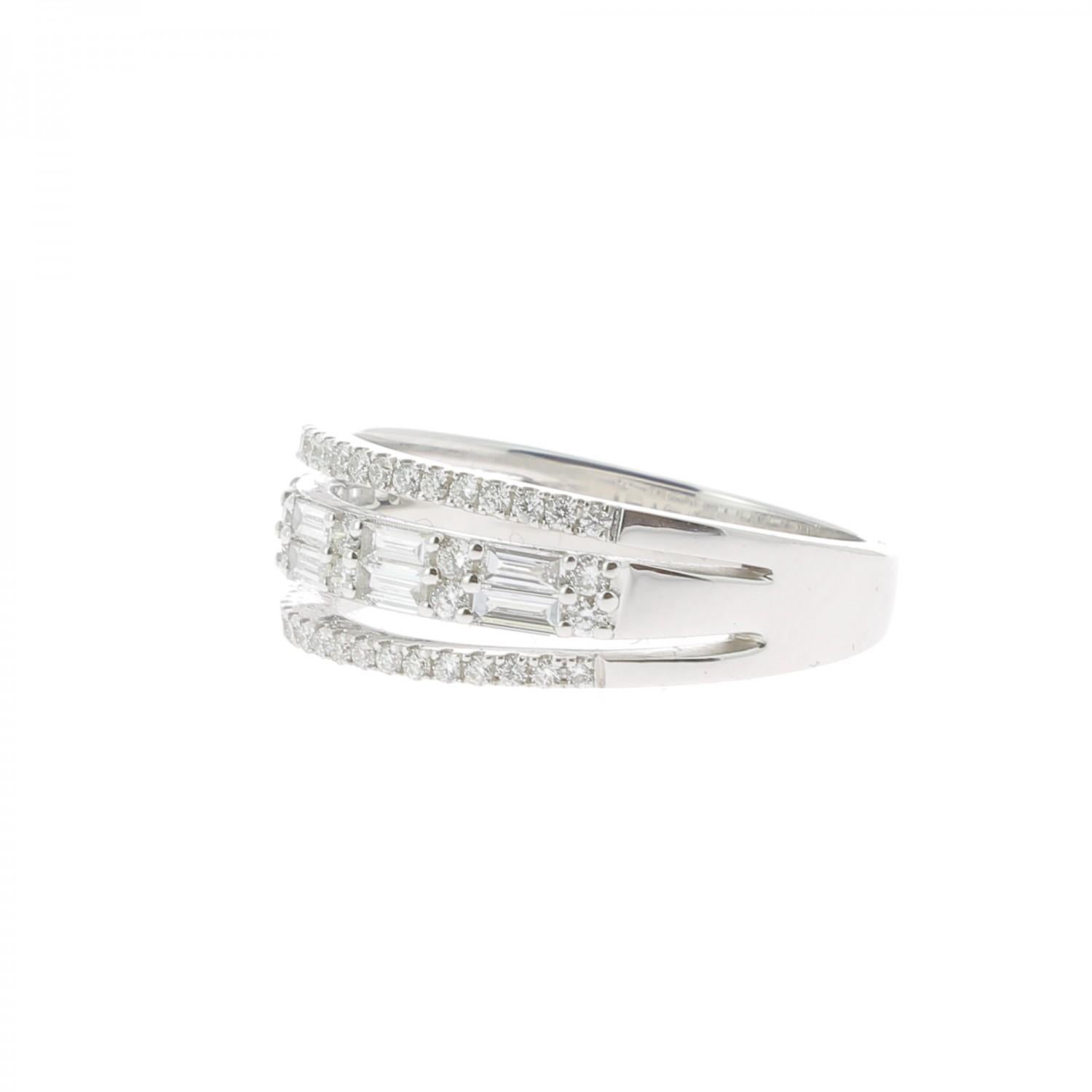 0.57 Carat GVS Round Baguette Diamond Cocktail Ring 18 Karat White Gold In New Condition In Istanbul, TR