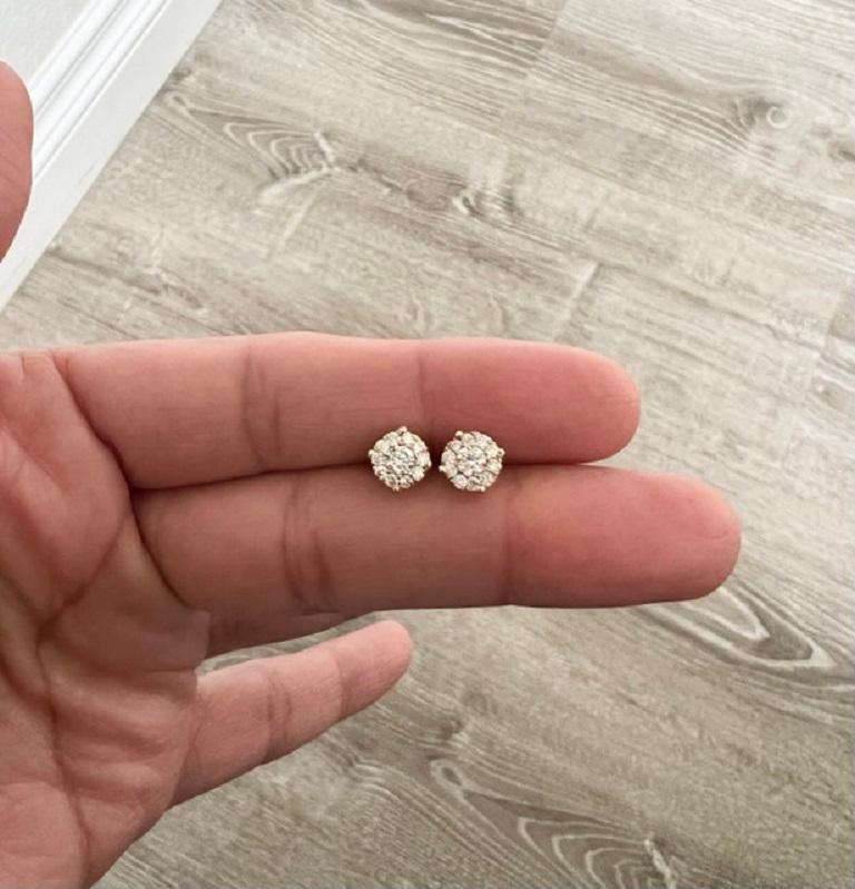 0,57 Karat runde Cluster-Diamant-Ohrstecker aus Gelbgold im Zustand „Neu“ im Angebot in Los Angeles, CA