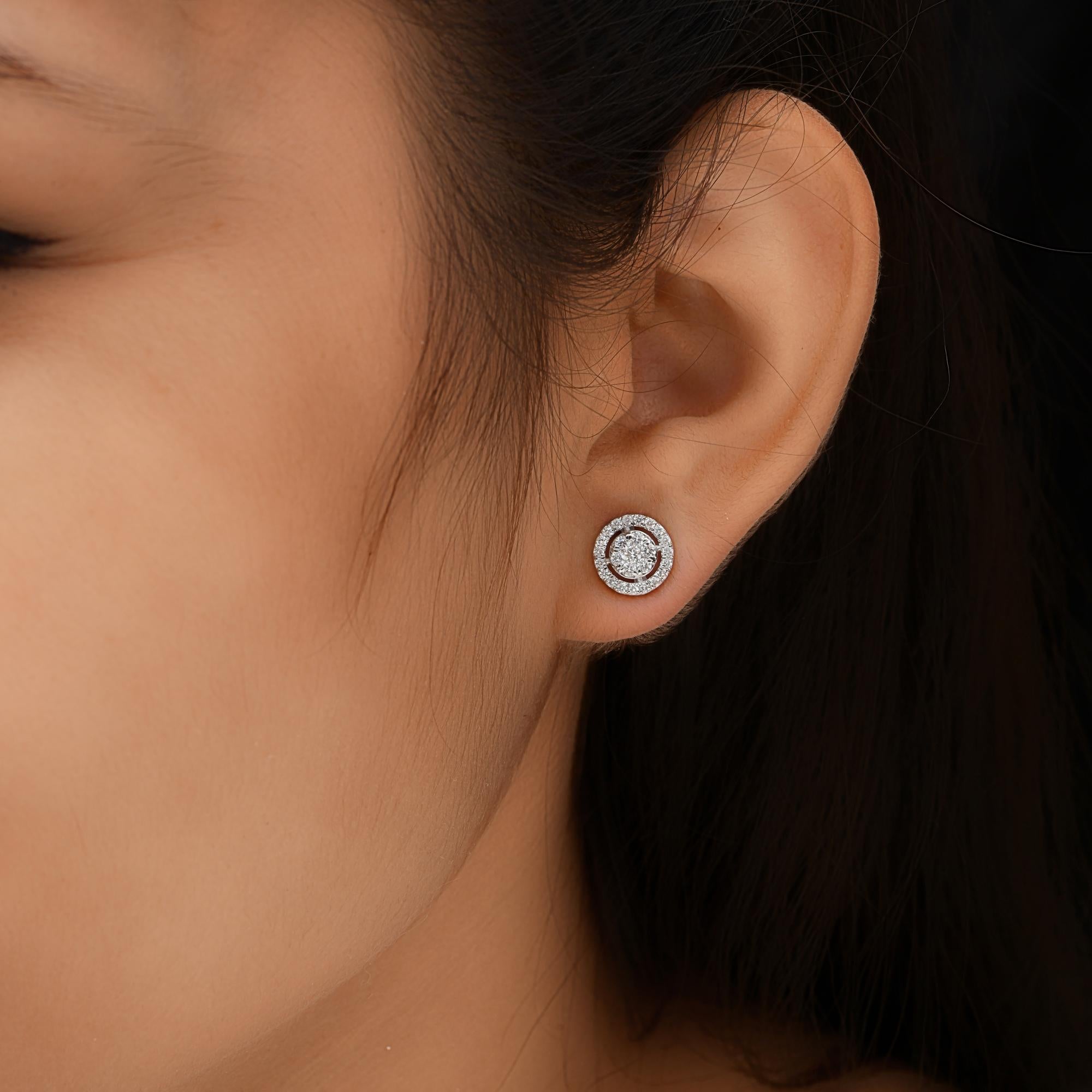 Moderne 0.57 Carat SI/H Round Brilliant Cut Diamond Stud Earrings 14 Karat White Gold en vente