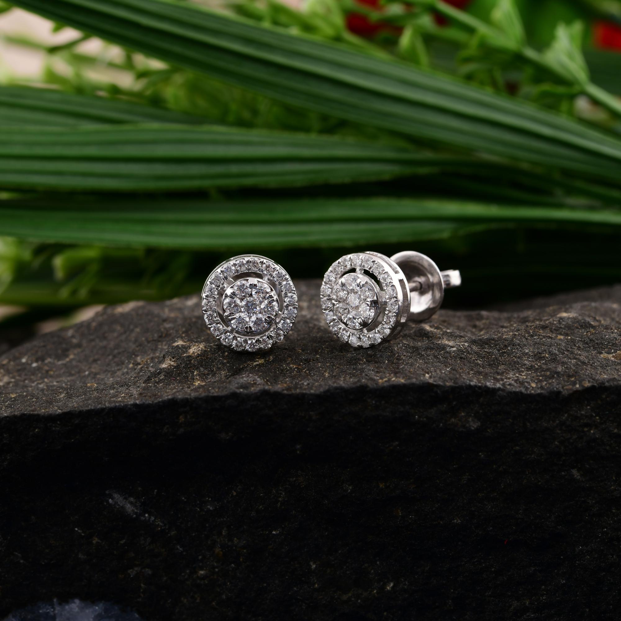 Taille ronde 0.57 Carat SI/H Round Brilliant Cut Diamond Stud Earrings 14 Karat White Gold en vente