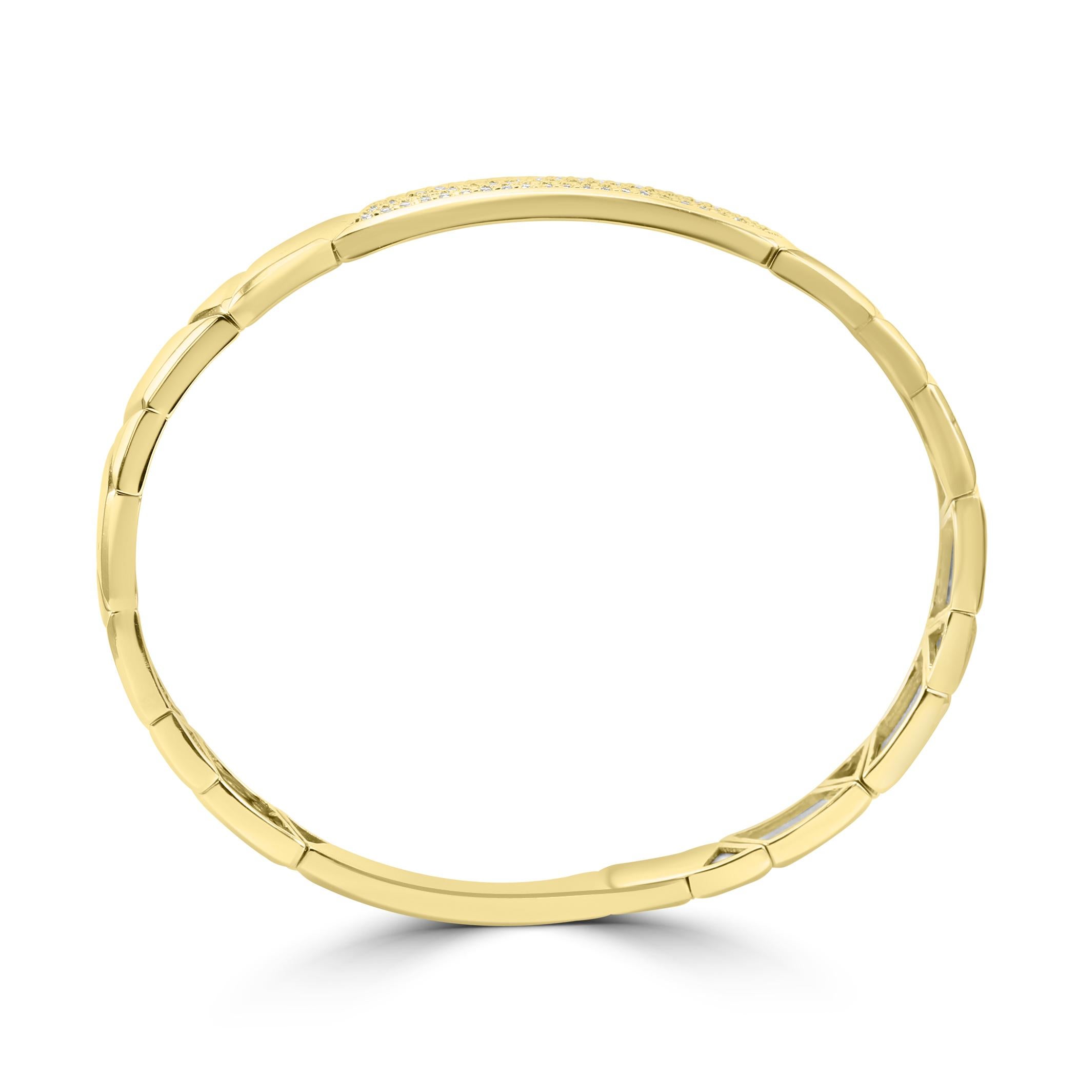 Taille ronde Bracelet manchette de luxe semi-flexible en or jaune 14 carats avec diamants blancs ronds de 0,57 carat en vente
