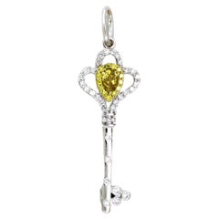 0,57 cts de Diamantes Colgante Llave cum Broche