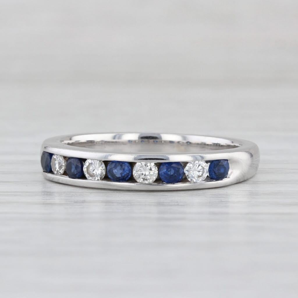 0.57ctw Blue Sapphire Diamond Wedding Band 14k White Gold Sz 8.25 Stackable Ring In condizioni buone in vendita a McLeansville, NC