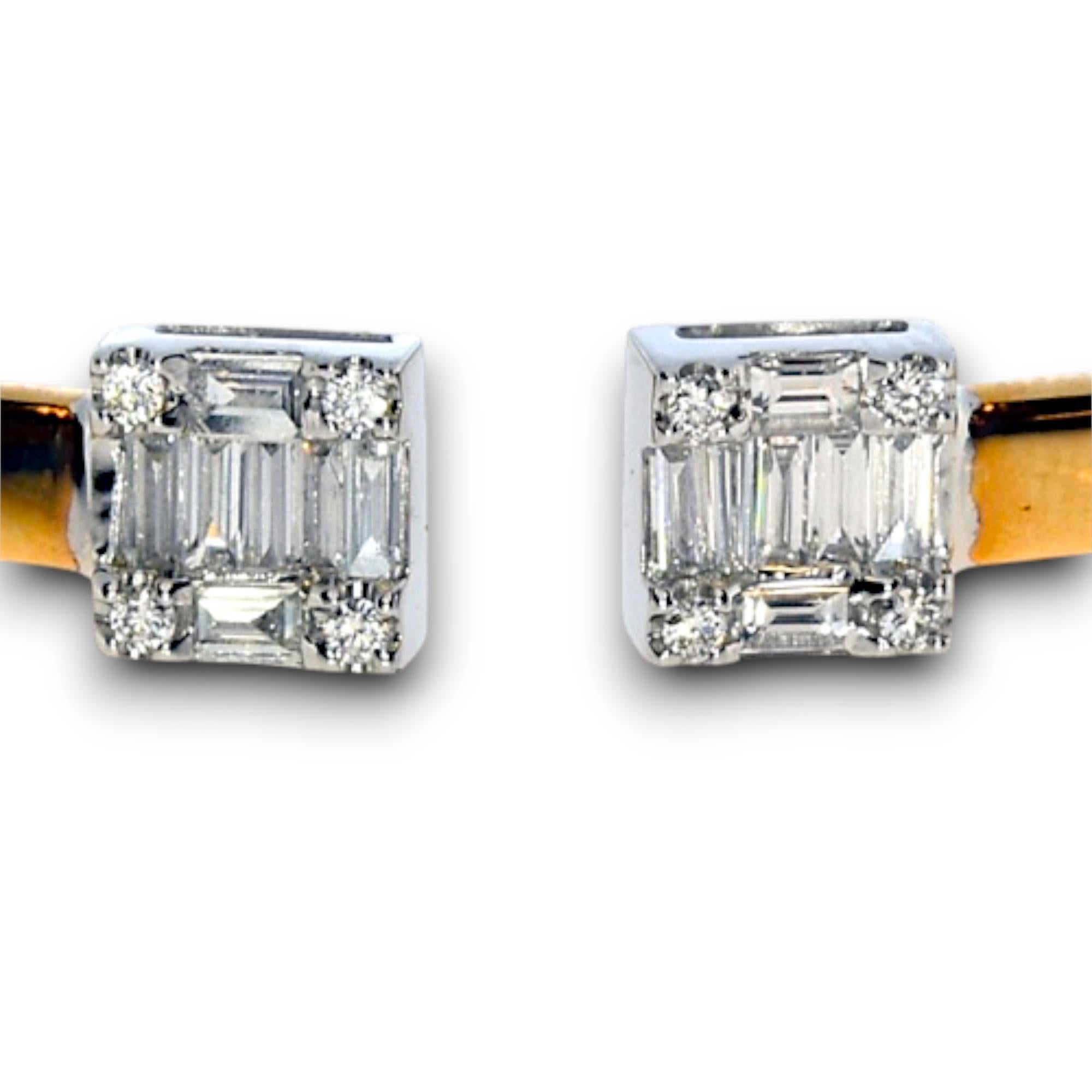 8 weiße runde Diamanten: 0,07 Karat
16 weiße Baguette-Diamanten: 0,51 Karat
Metall: 18K Rose und Weißgold, 7,85 Gramm
