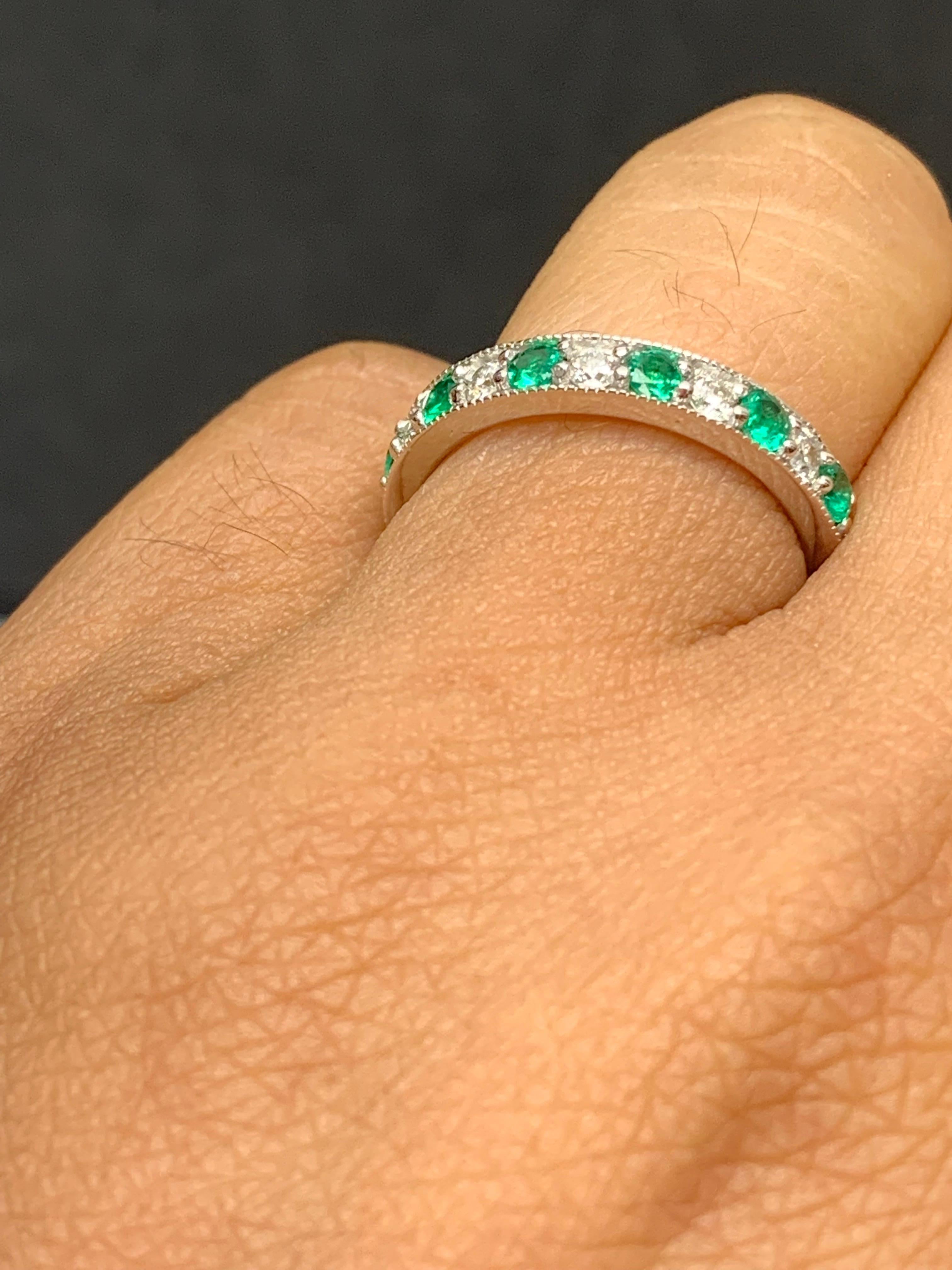 0.58 Carat Brilliant Cut Emerald and Diamond Band in 14K White Gold In New Condition For Sale In NEW YORK, NY