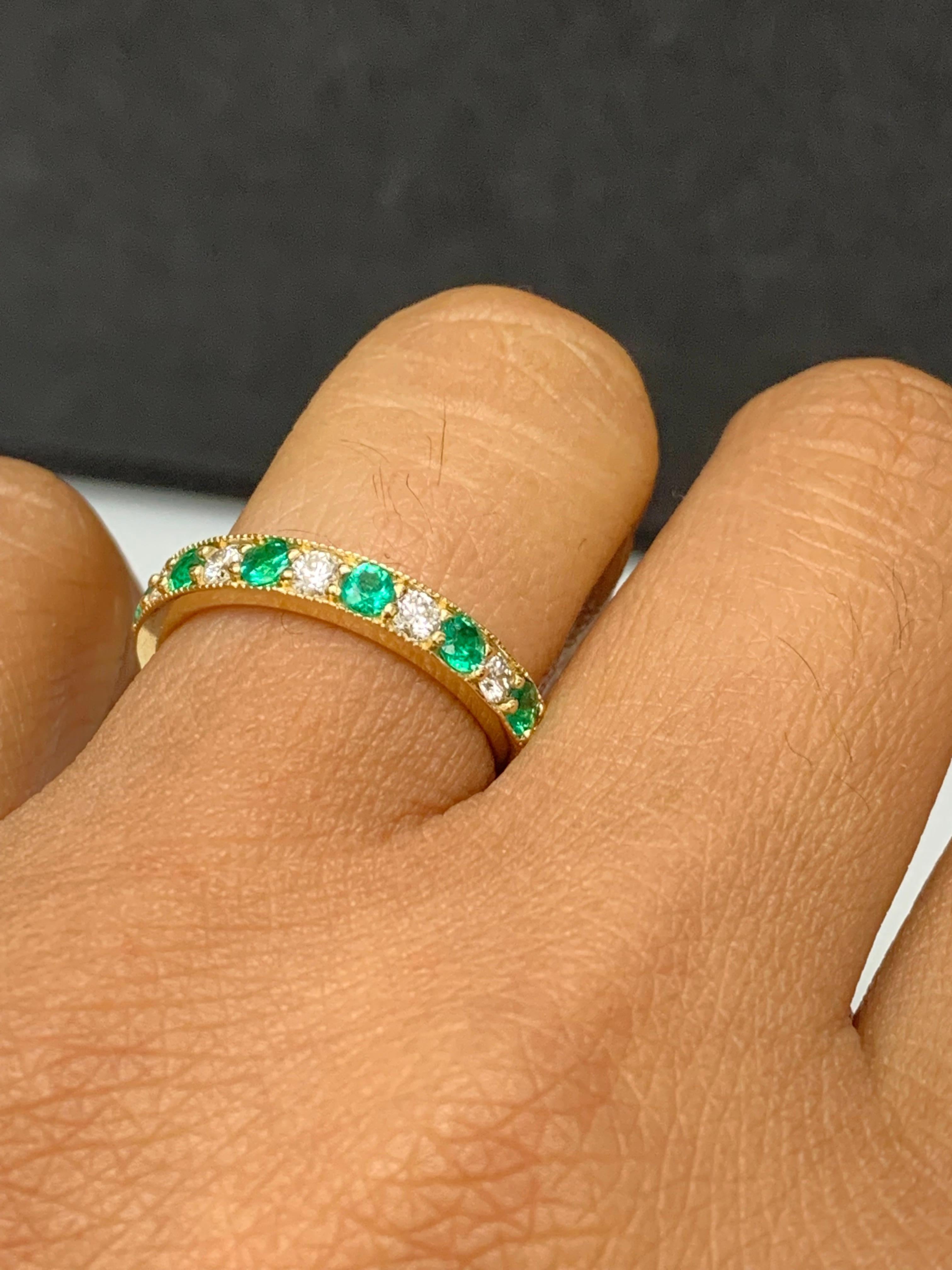 Contemporary 0.58 Carat Brilliant Cut Emerald and Diamond Band in 14K Yellow Gold For Sale