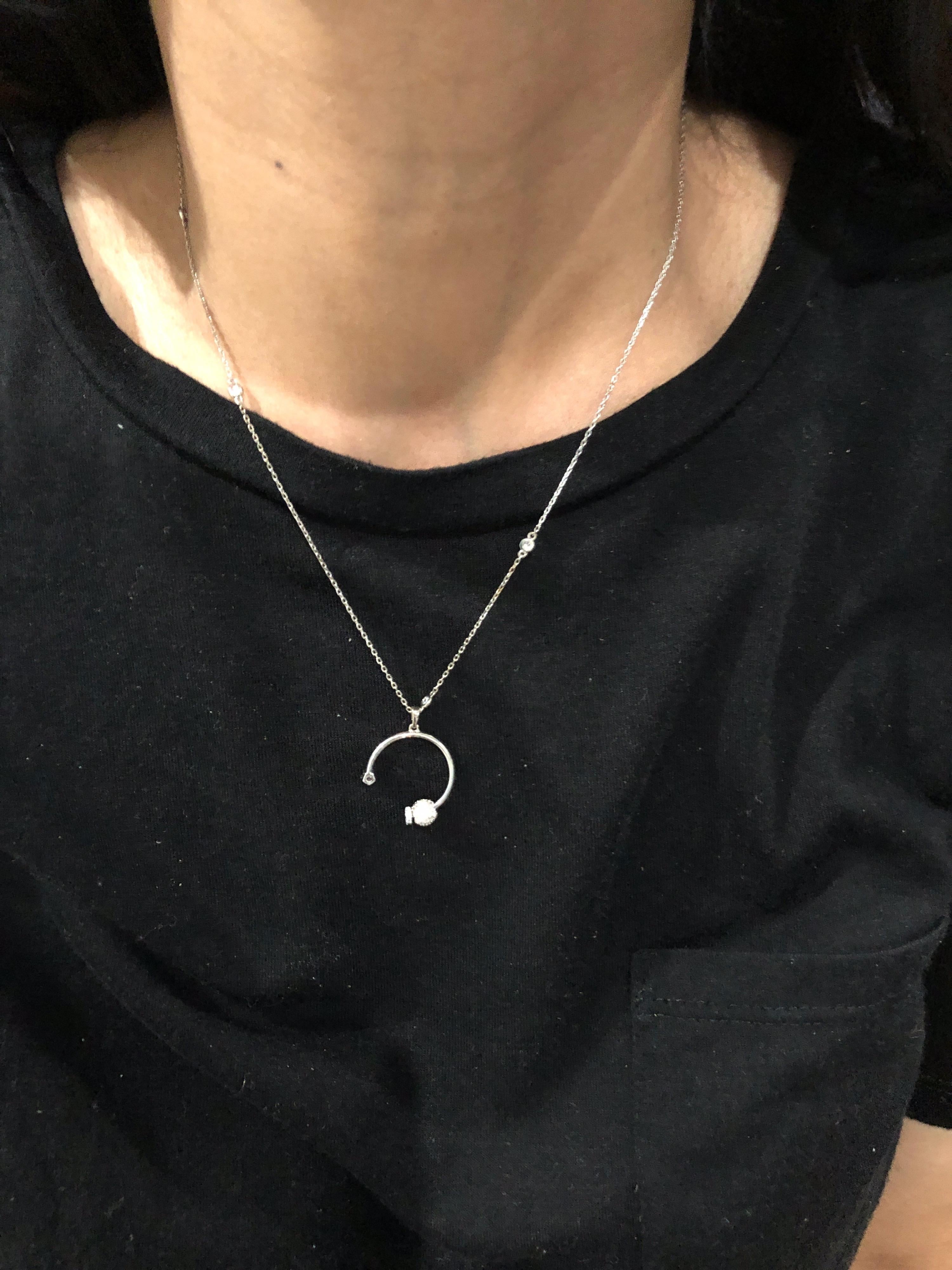 0.58 Carat Diamond Pendant 14 Karat White Gold Diamond by Yard Necklace (Collier de diamants par Yard) Pour femmes en vente