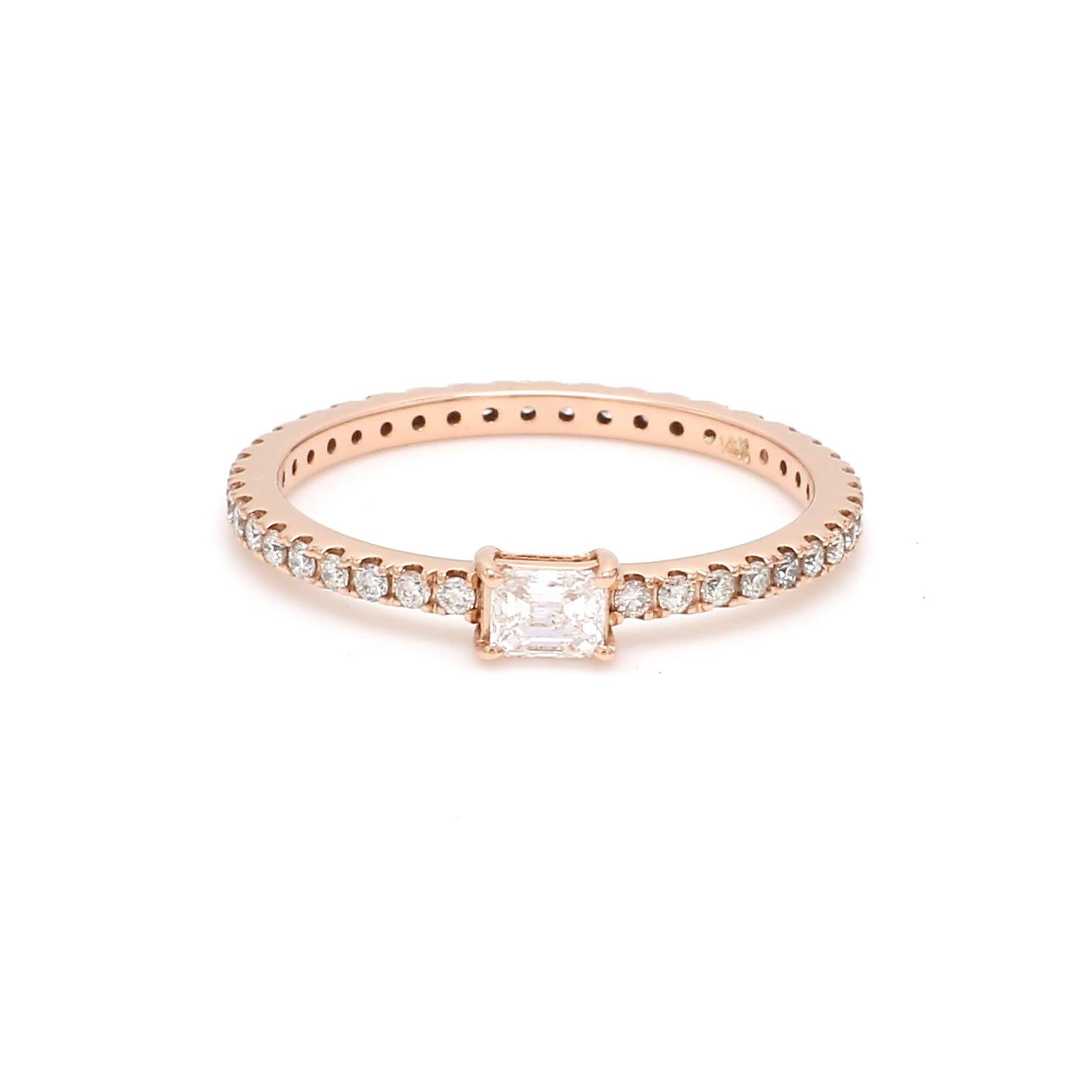Anello a fascia per l'eternità con diamante taglio smeraldo da 0,58 carati Gioielli in oro rosa 14 carati In condizioni Nuovo in vendita a Diera, Dubai