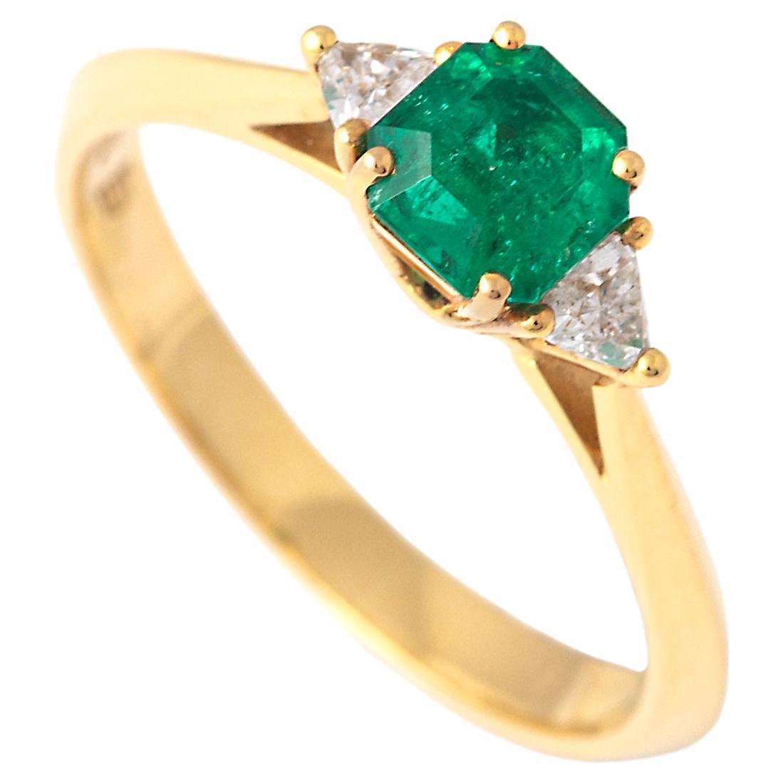 0.58 Carat Emerald Yellow Gold 18K Ring For Sale