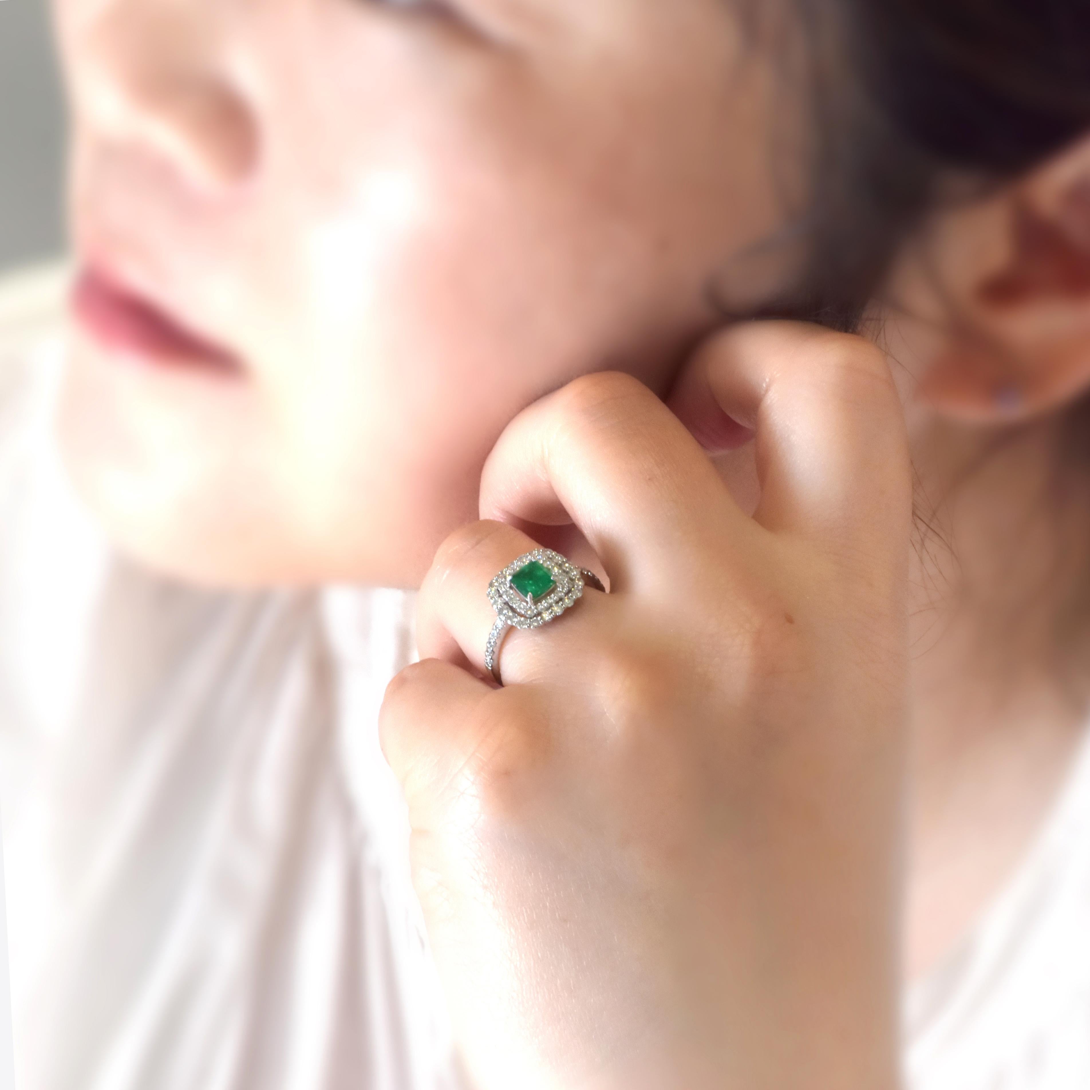 Anillo de Esmeralda Colombiana Natural y Diamante en Platino de 0.58 Quilates en venta 5