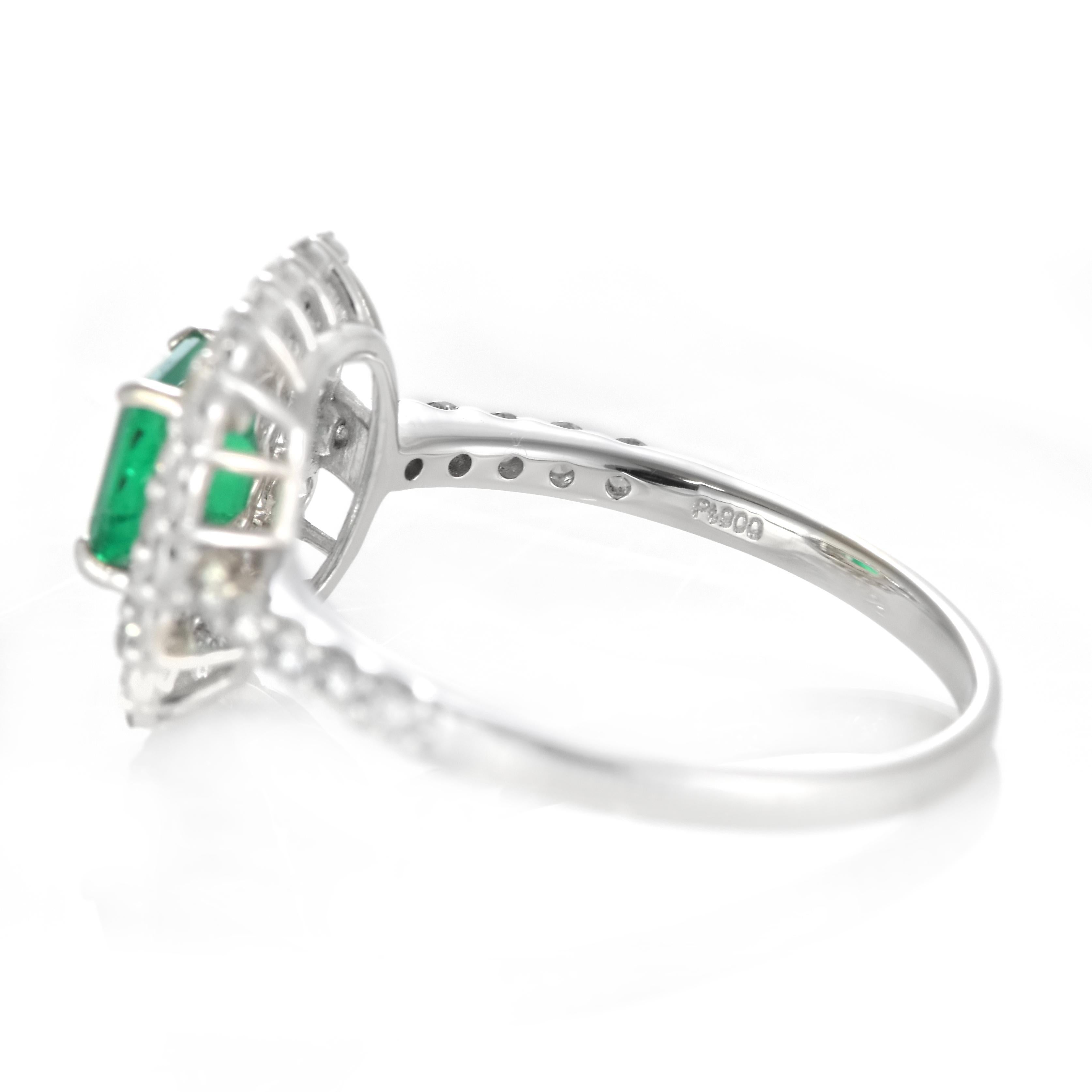 Anillo de Esmeralda Colombiana Natural y Diamante en Platino de 0.58 Quilates en venta 6