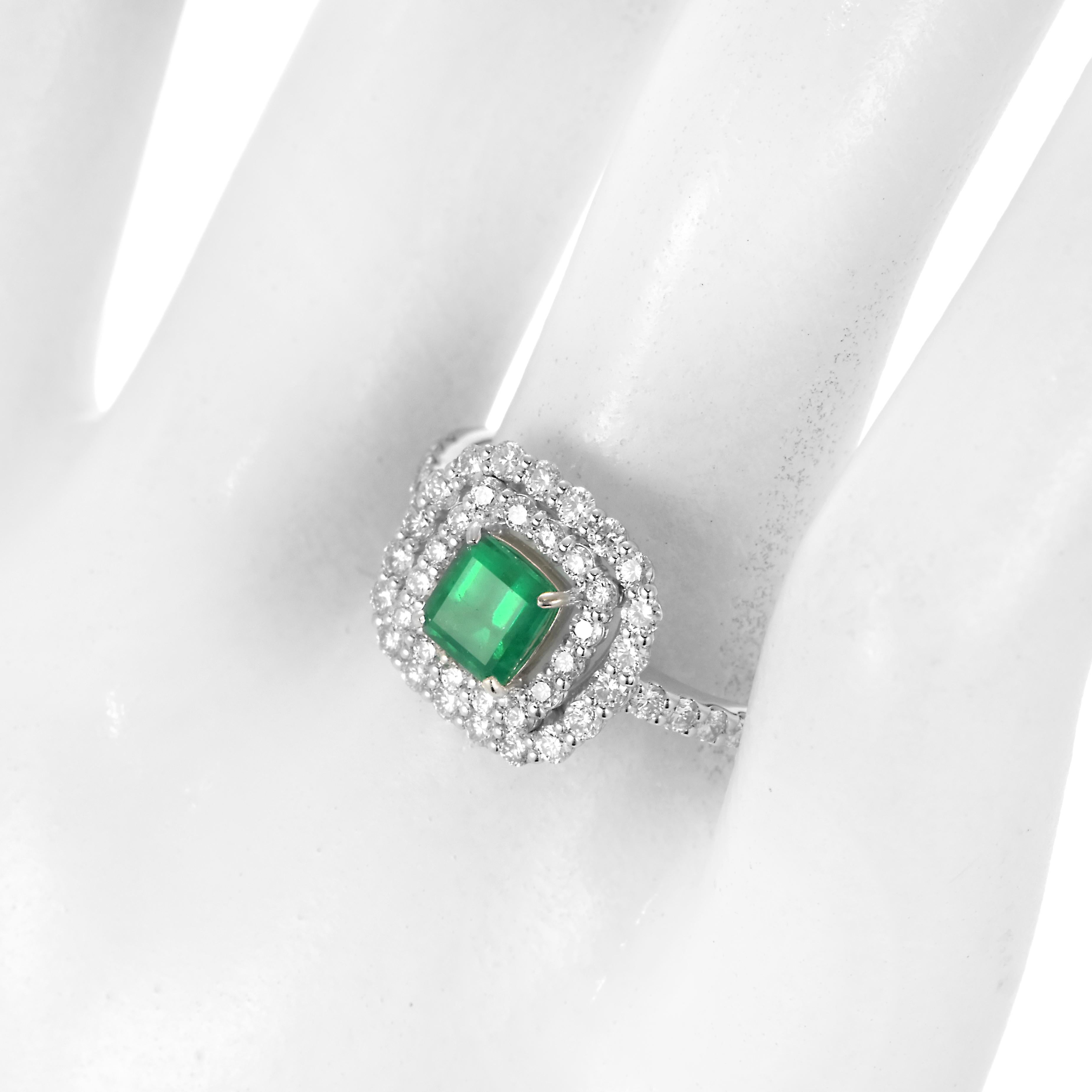 Anillo de Esmeralda Colombiana Natural y Diamante en Platino de 0.58 Quilates en Nuevo estado para la venta en Tokyo, JP