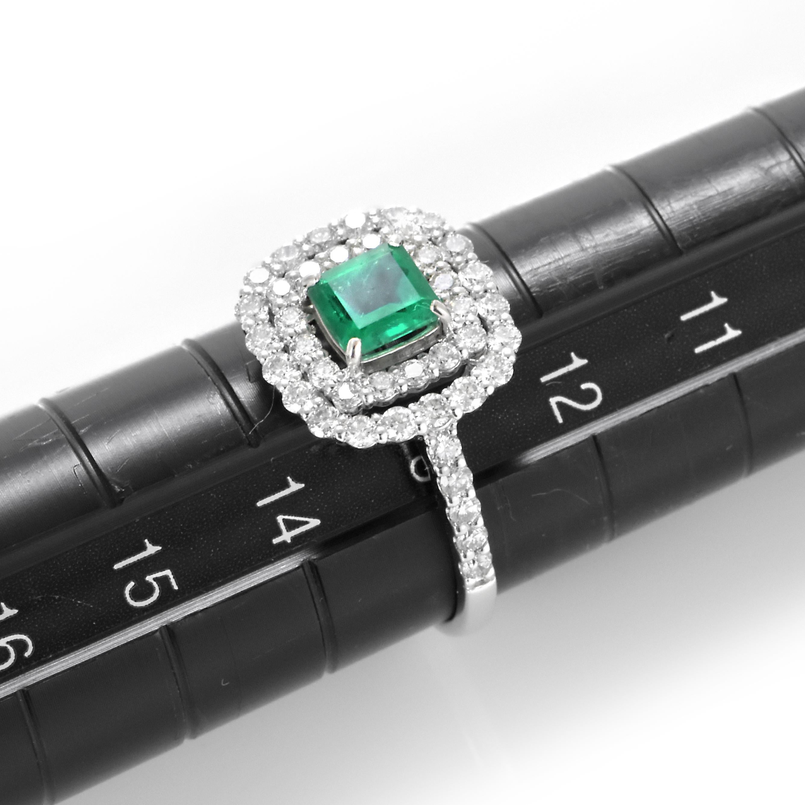 Anillo de Esmeralda Colombiana Natural y Diamante en Platino de 0.58 Quilates en venta 1