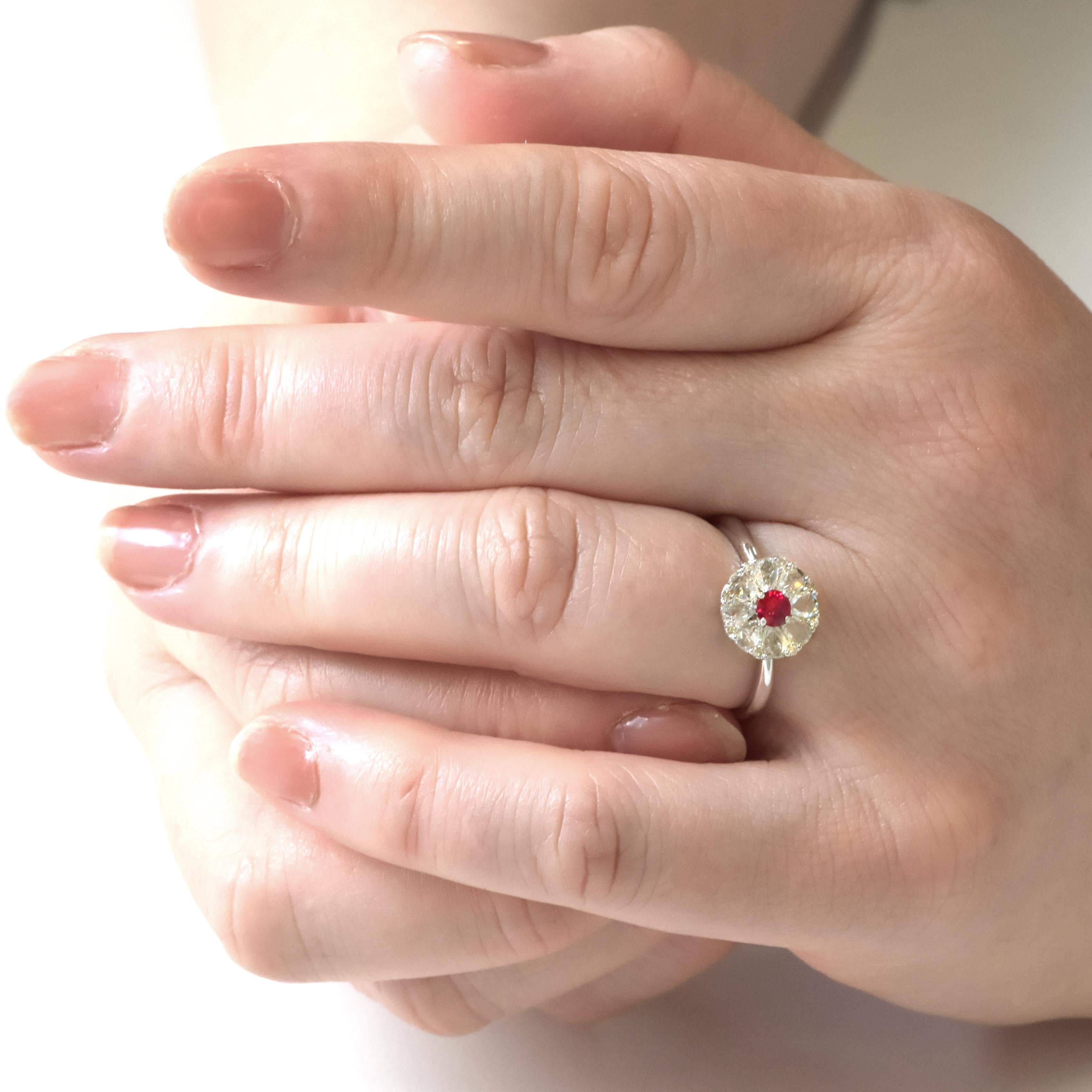 0.58 Carat Natural Ruby and Rose-Cut Diamonds Ring Made in 18 Karat White Gold im Angebot 7