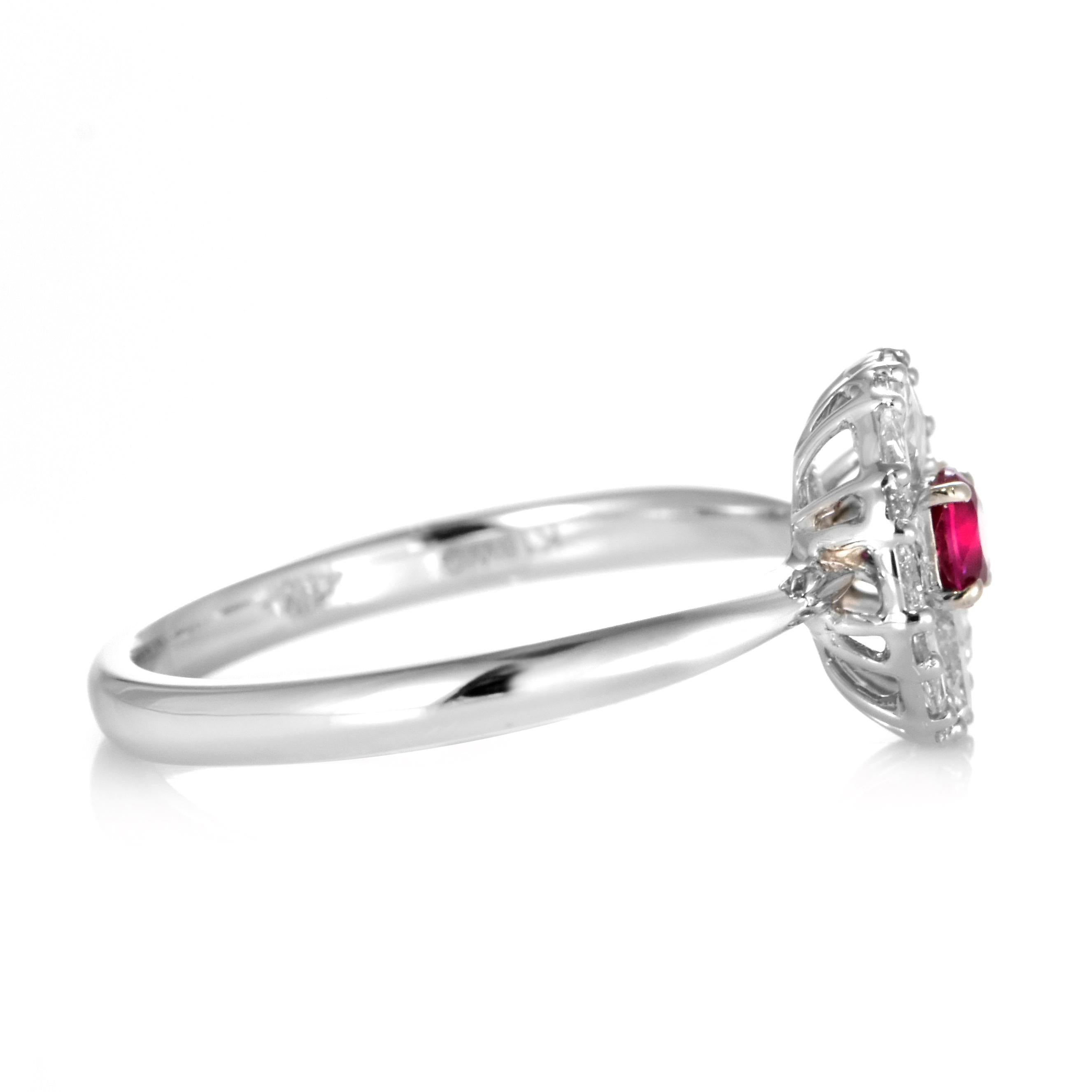 0.58 Carat Natural Ruby and Rose-Cut Diamonds Ring Made in 18 Karat White Gold im Angebot 3