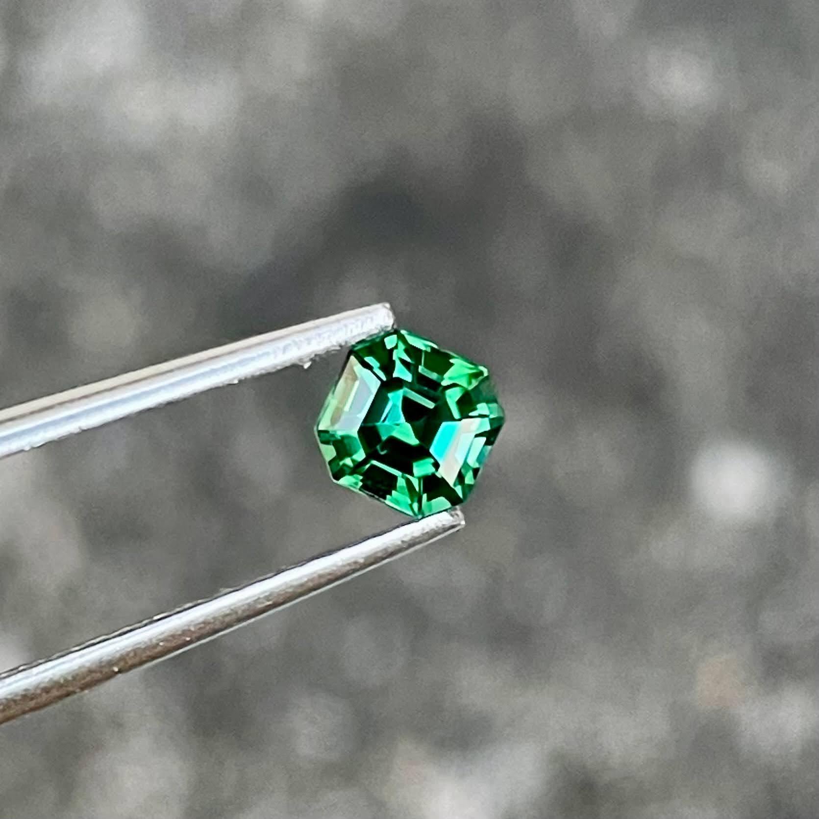 Taglio Asscher 0.58 carati di tormalina blu verdognola Pietra preziosa afgana taglio Asscher in vendita