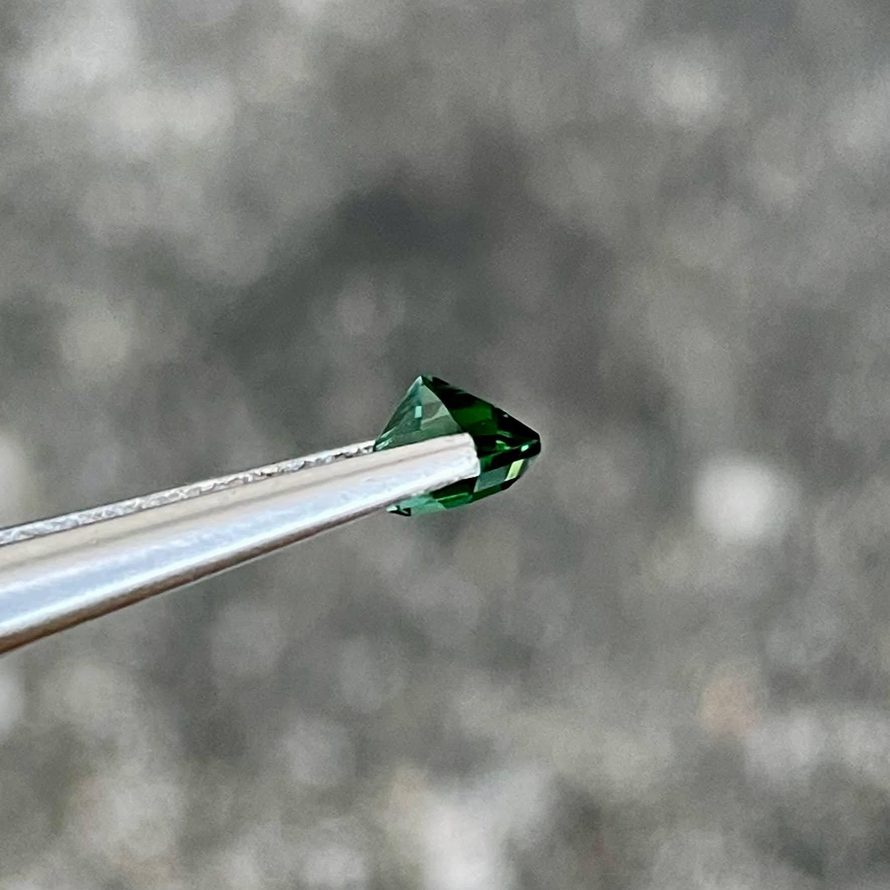 0.58 carati di tormalina blu verdognola Pietra preziosa afgana taglio Asscher In condizioni Nuovo in vendita a Bangkok, TH