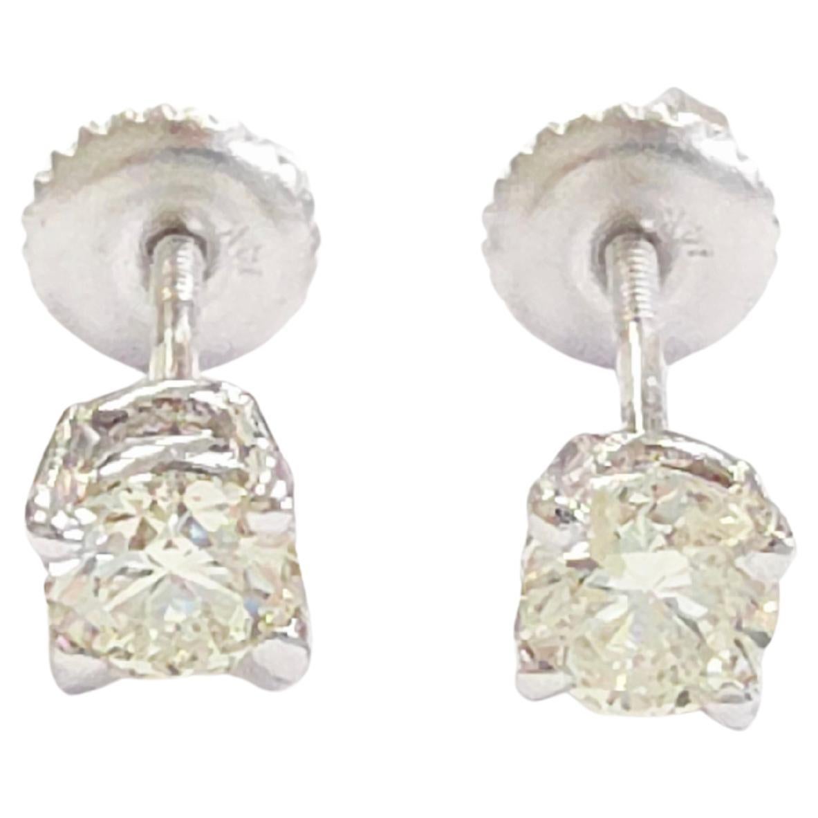 Borchie con diamante naturale di forma rotonda da 0,58 carati in oro bianco 14 carati