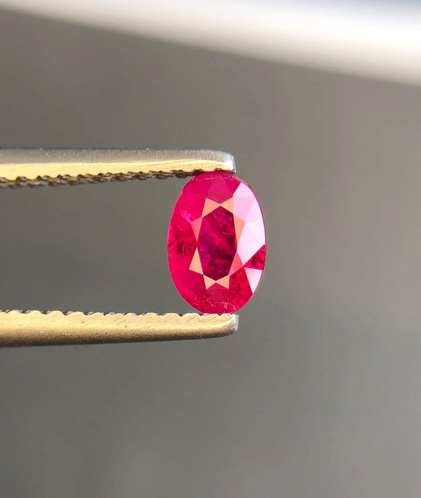 0.58 Ct GIA Certified Natural Unheated Burma Ruby Pigeon Blood Color Gemstone (Gemma di colore sangue di piccione) in vendita 1