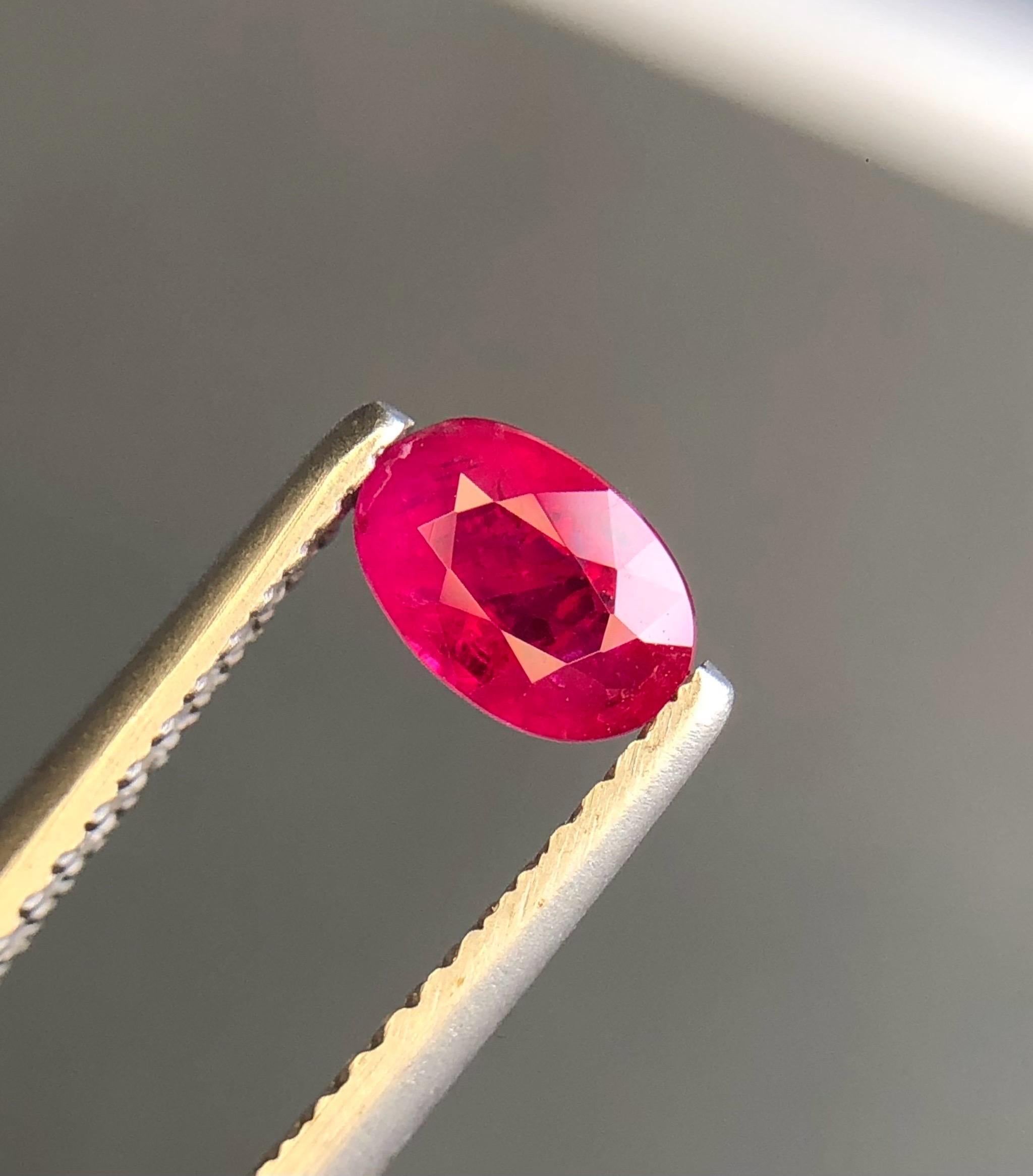 0.58 Ct GIA Certified Natural Unheated Burma Ruby Pigeon Blood Color Gemstone (Gemma di colore sangue di piccione) in vendita 2