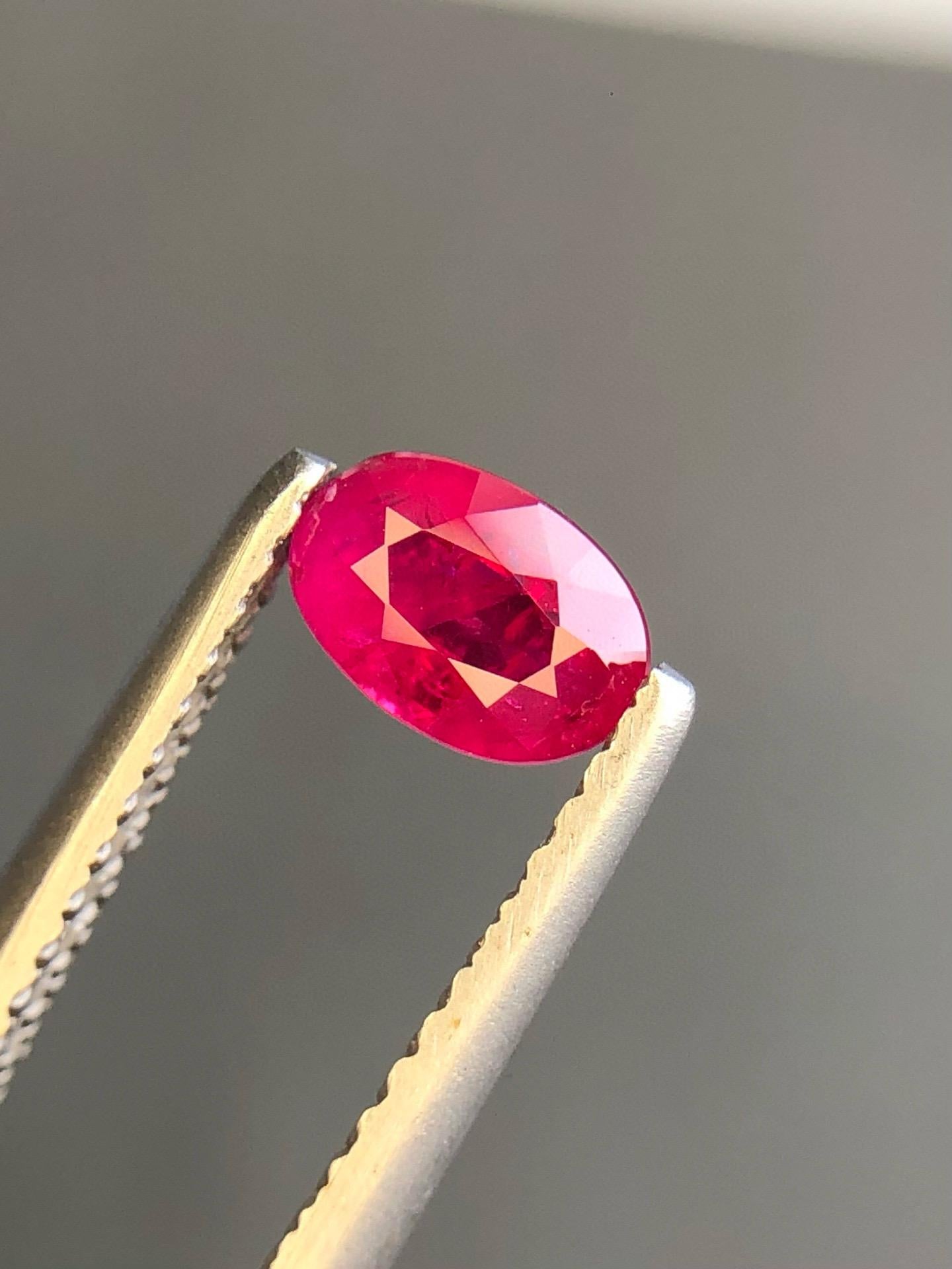 0.58 Ct GIA Certified Natural Unheated Burma Ruby Pigeon Blood Color Gemstone (Gemma di colore sangue di piccione) in vendita 3