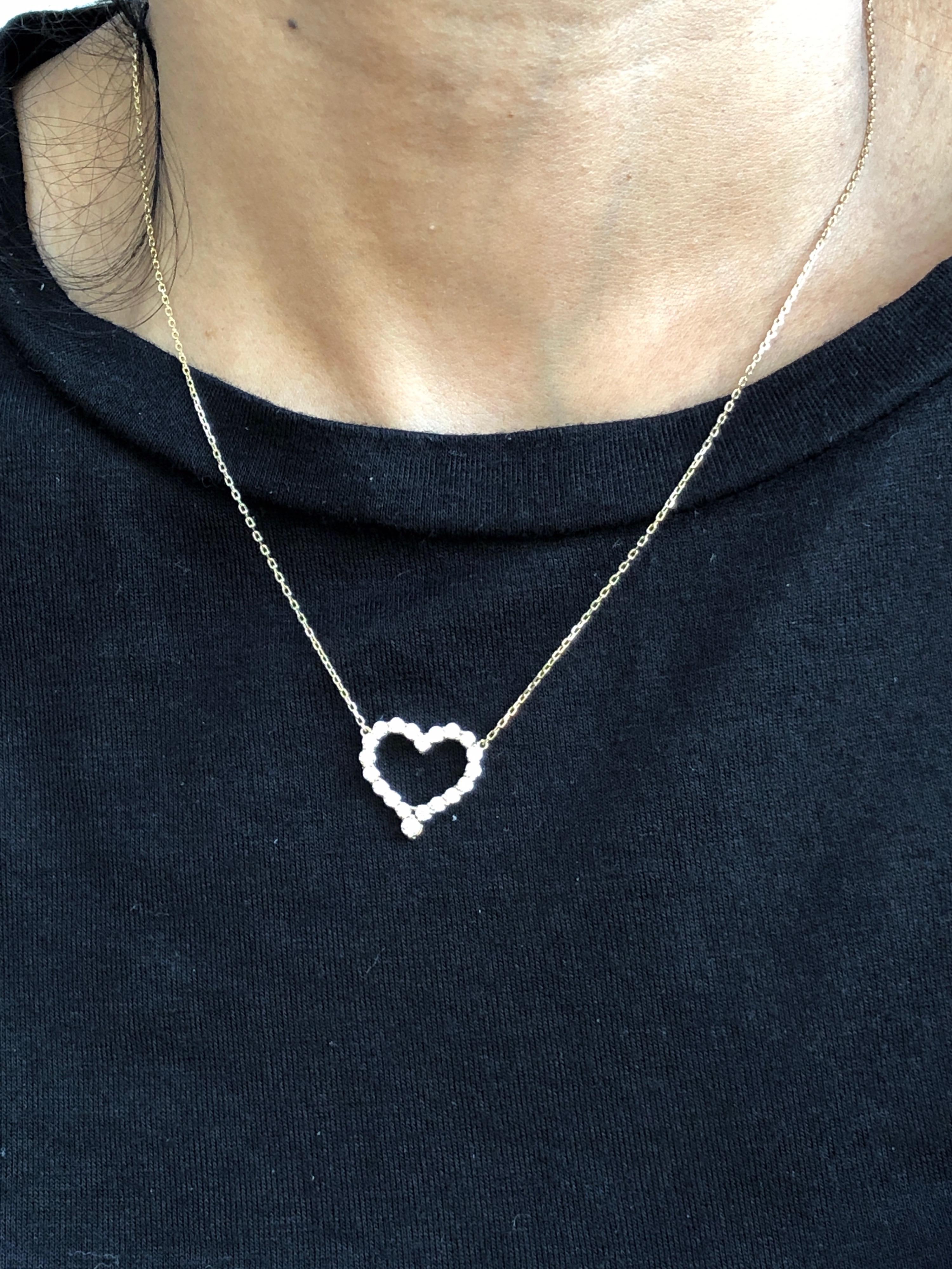Round Cut Diamond Heart Pendant 14 Karat Yellow Gold Chain Necklace For Sale