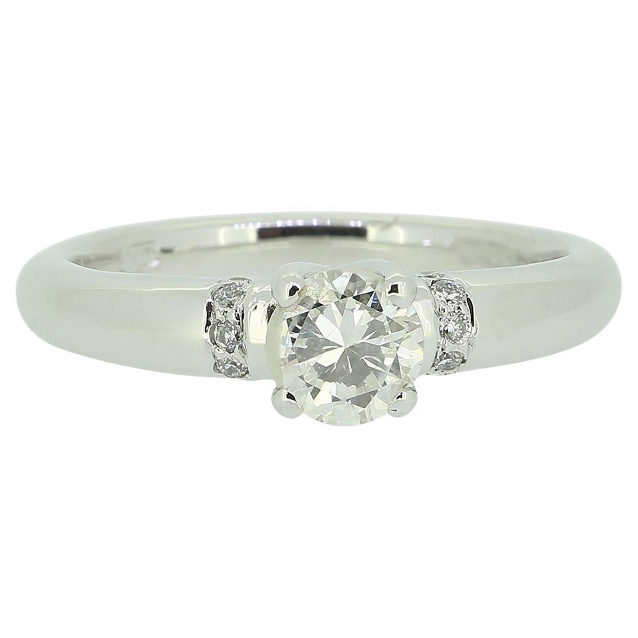 Anillo solitario de diamantes de 0,59 quilates en venta