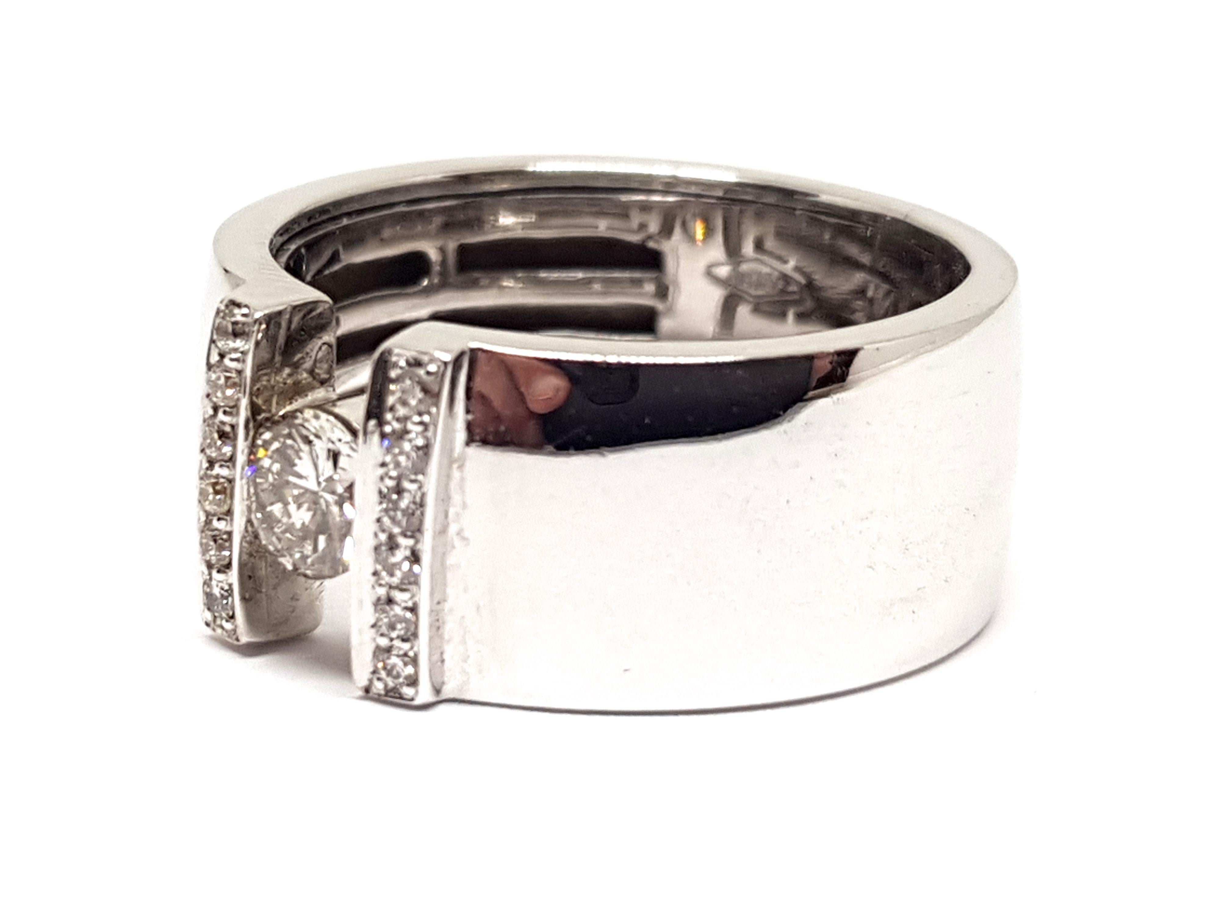 Women's 0.59 Carat White Gold Diamond Engagement Ring For Sale