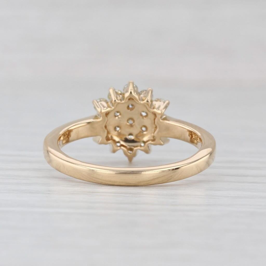 Taglio rotondo Anello a grappolo di diamanti da 0,59 carati in oro giallo 18k misura 8 COA Fidanzamento in vendita